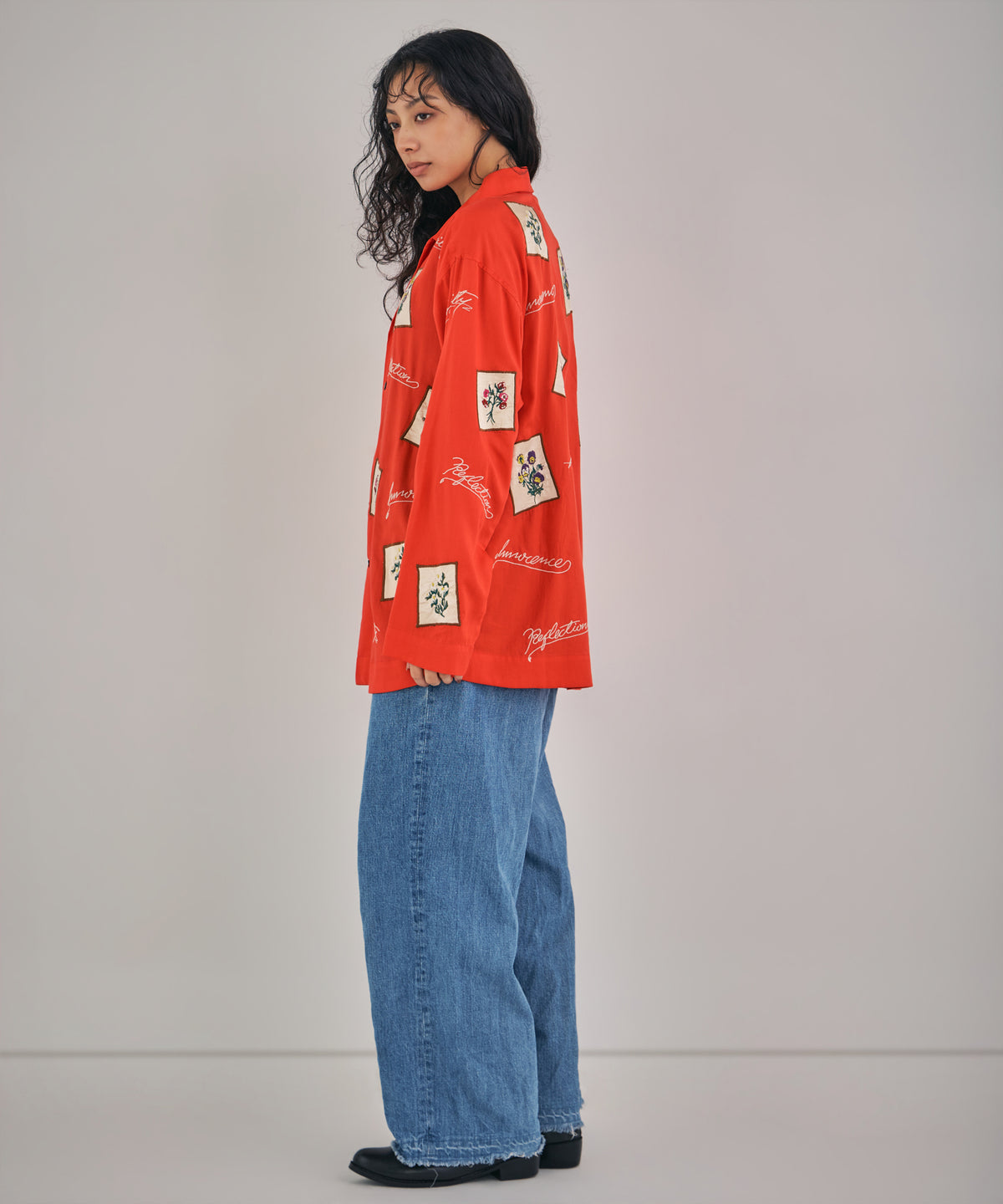 【MEN , WOMEN】フラワーカードアップリケ刺繍シャツ