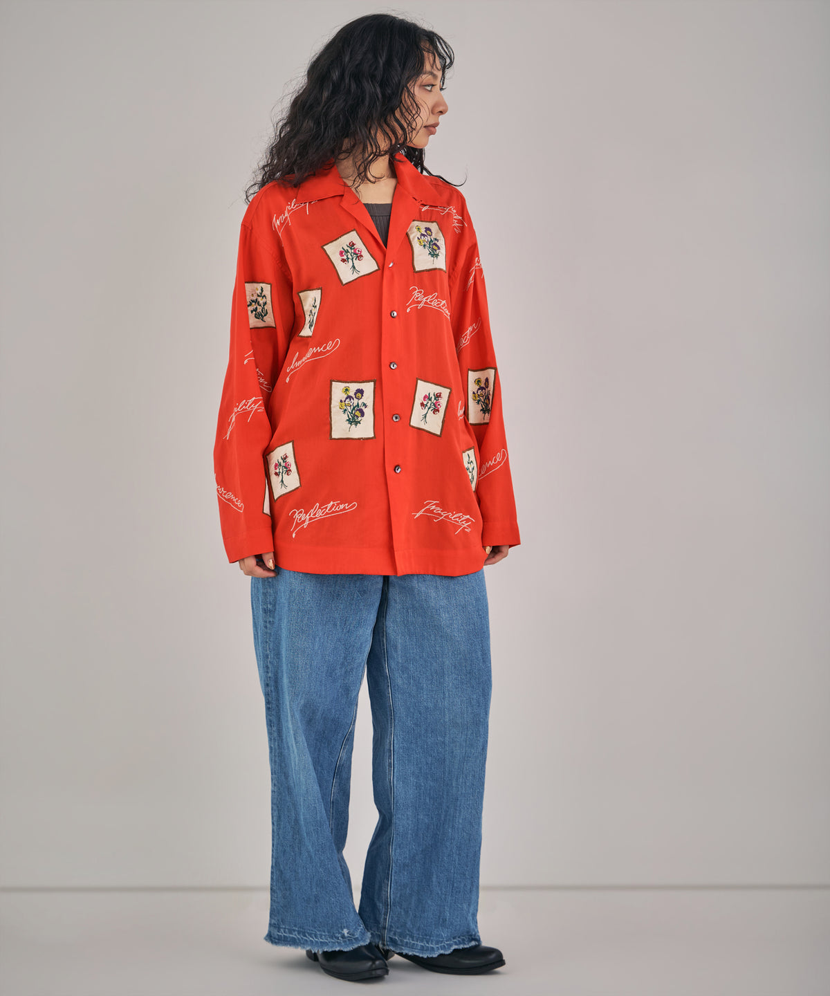 【MEN , WOMEN】フラワーカードアップリケ刺繍シャツ