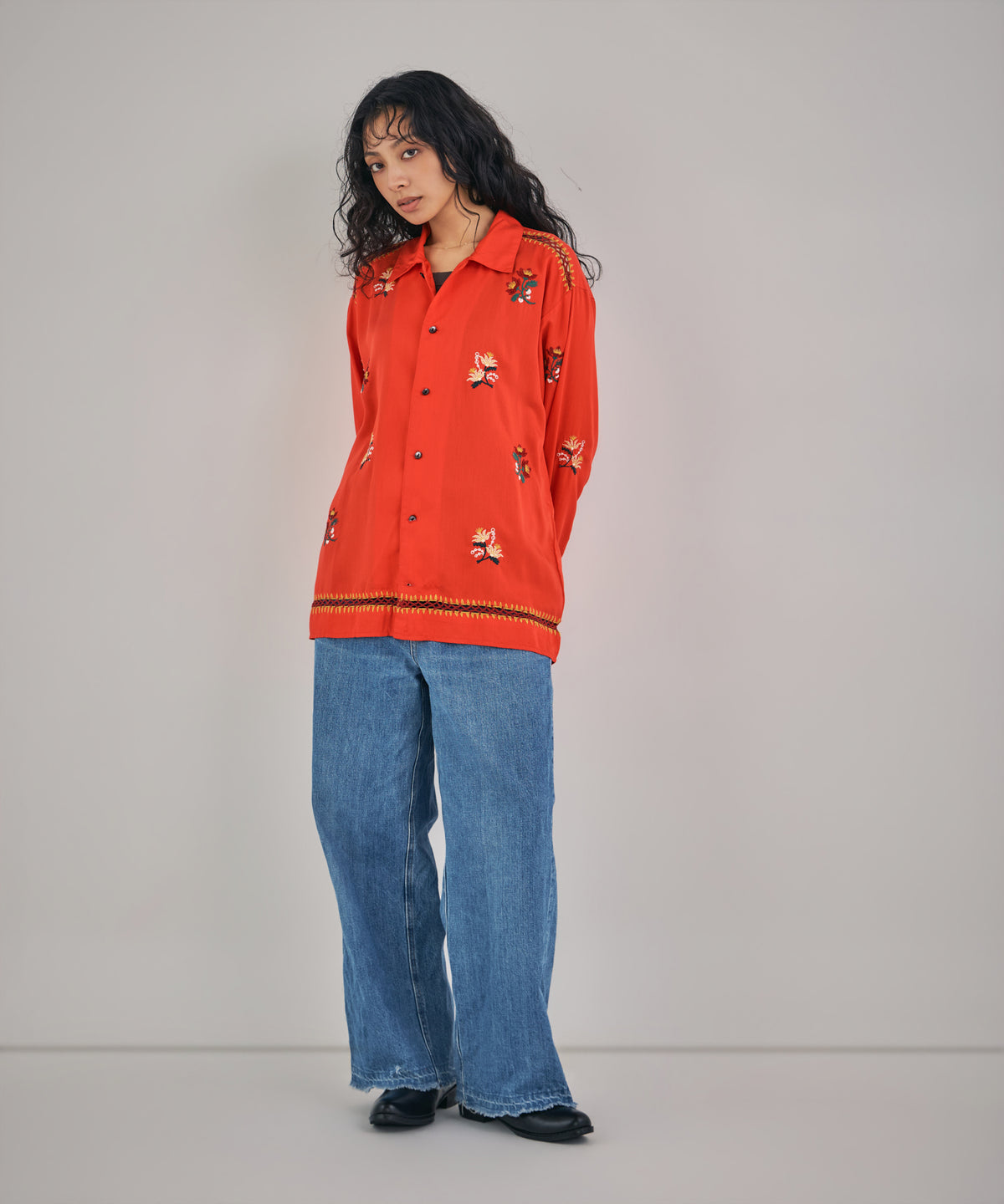 【MEN , WOMEN】LEIN フラワー刺繍カギ針クロシェジョイントシャツ