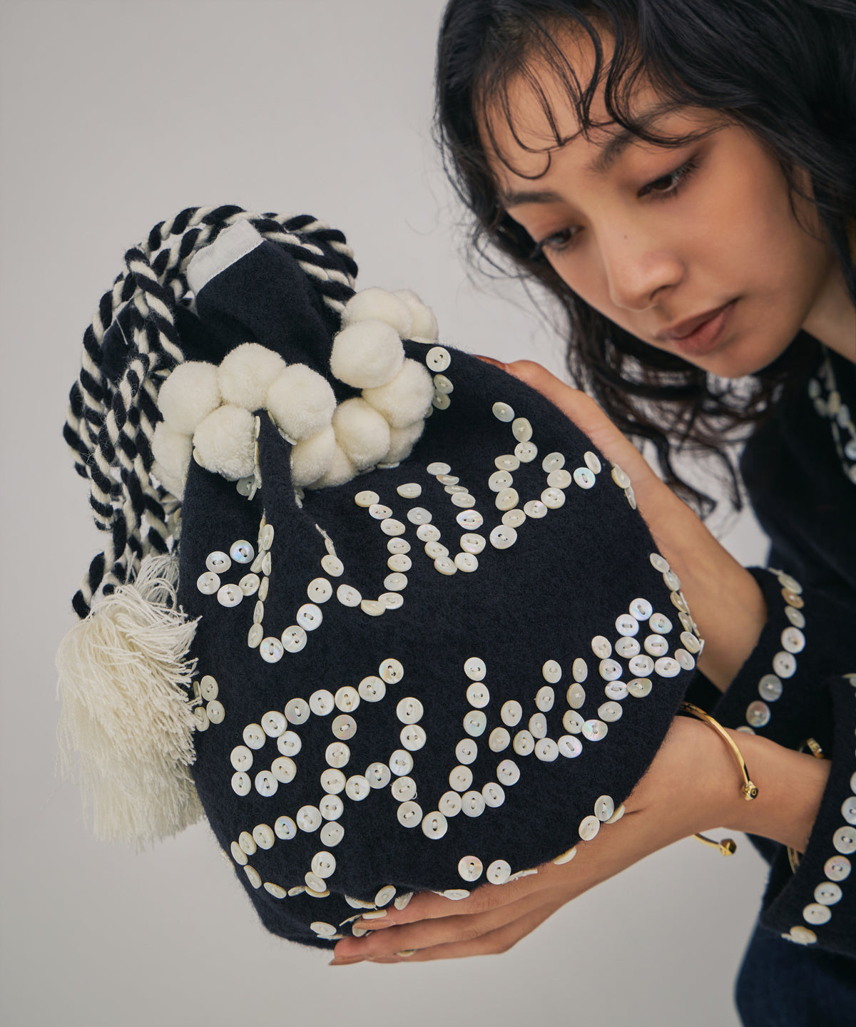 【WOMEN】シェルエンベリッシュド巾着