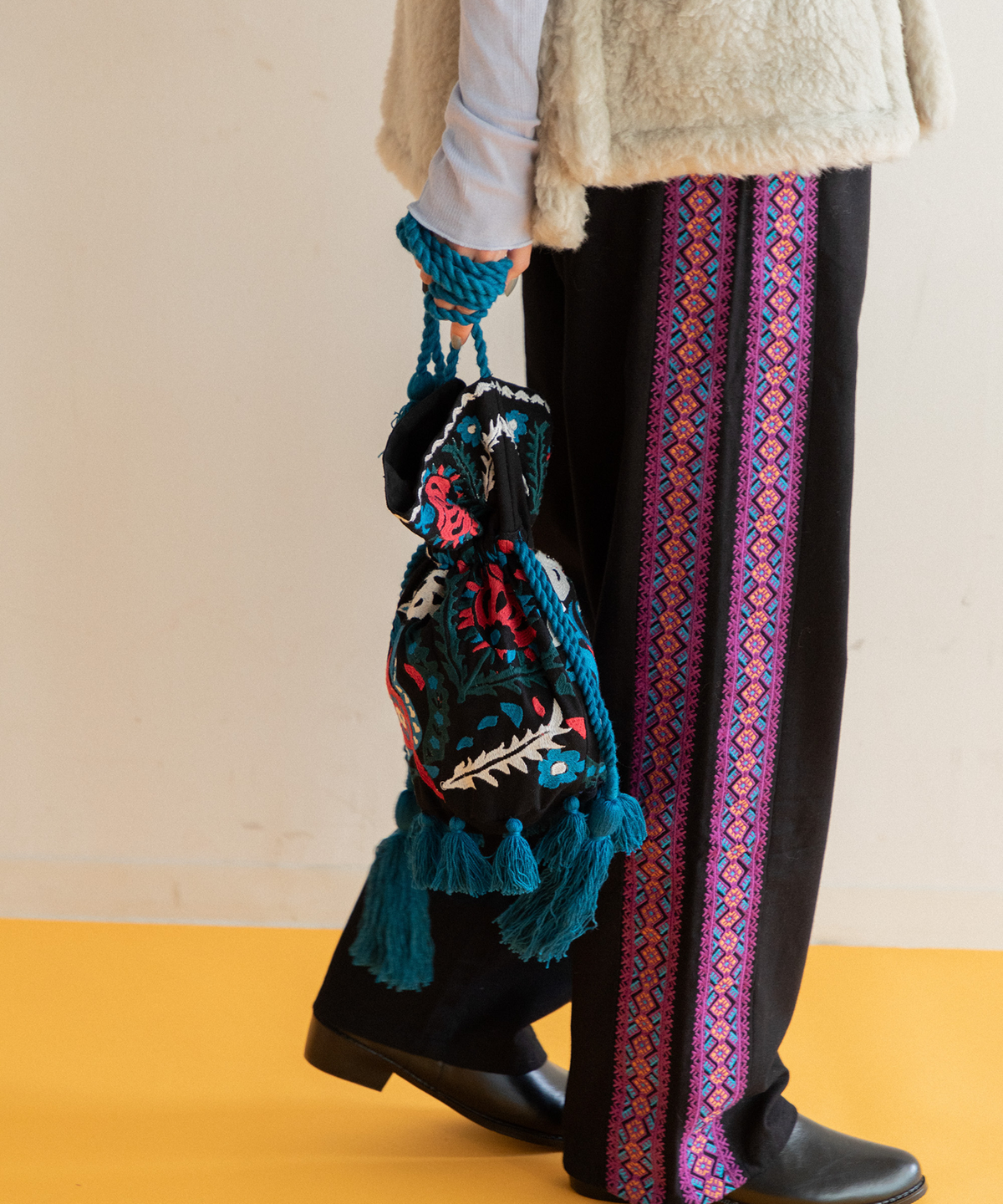 【WOMEN】LEIN 縦刺繍パンツ