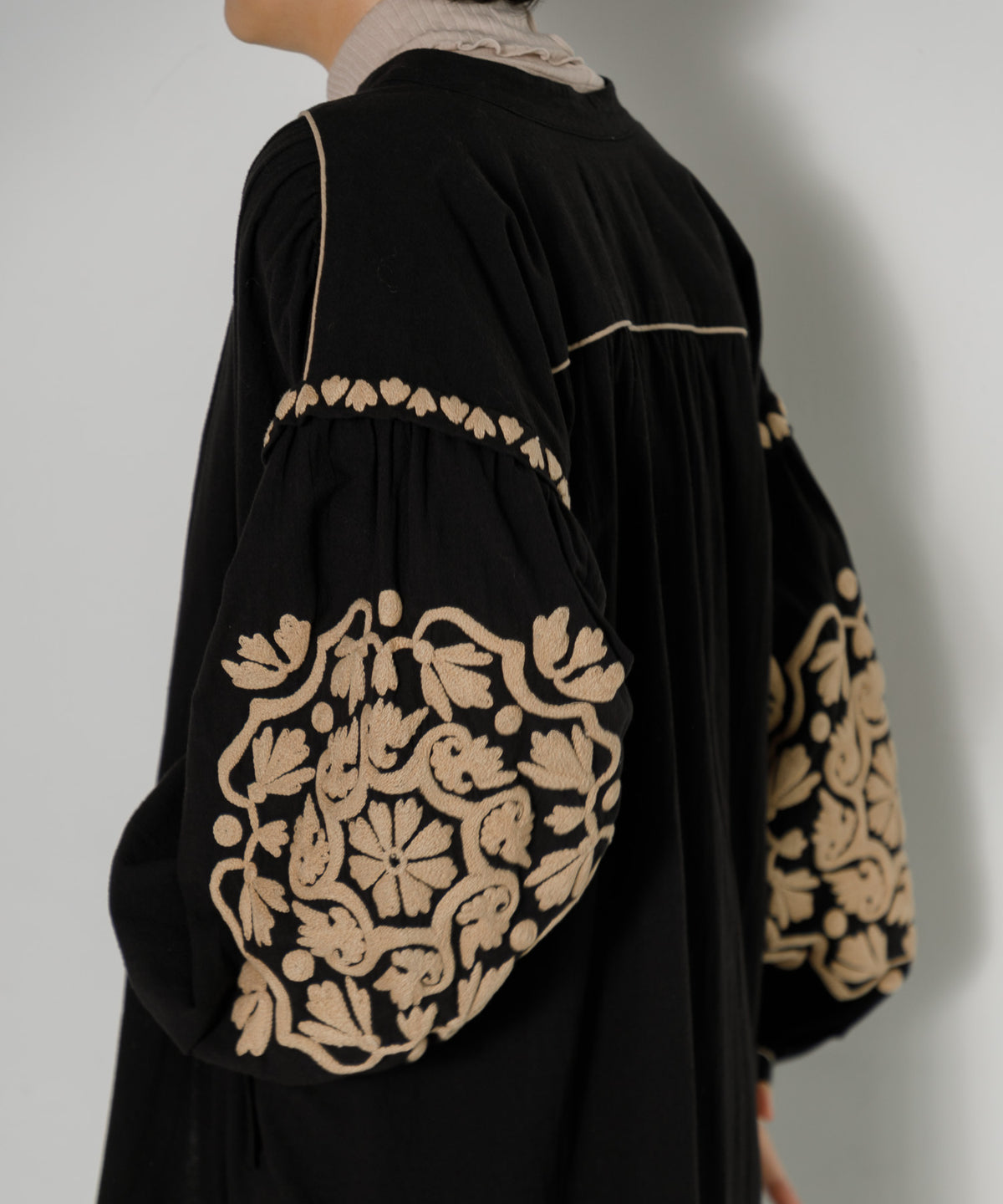 【WOMEN】LEIN 刺繍ワンピース
