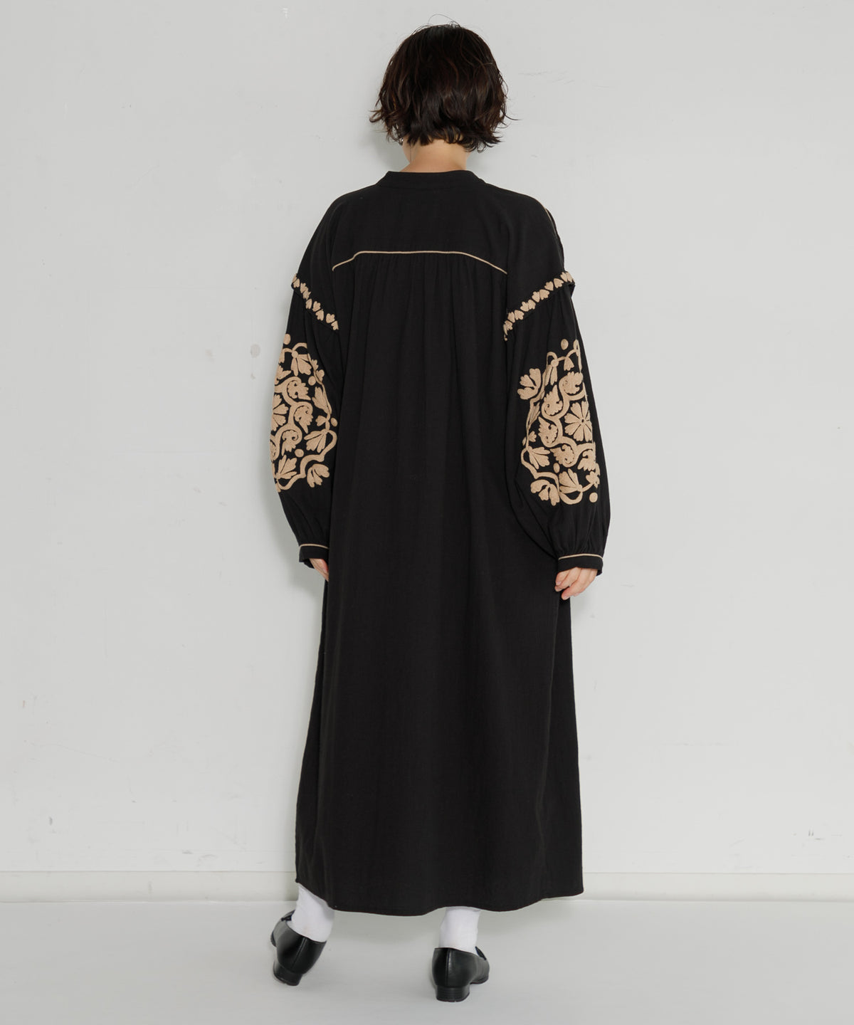 【WOMEN】LEIN 刺繍ワンピース