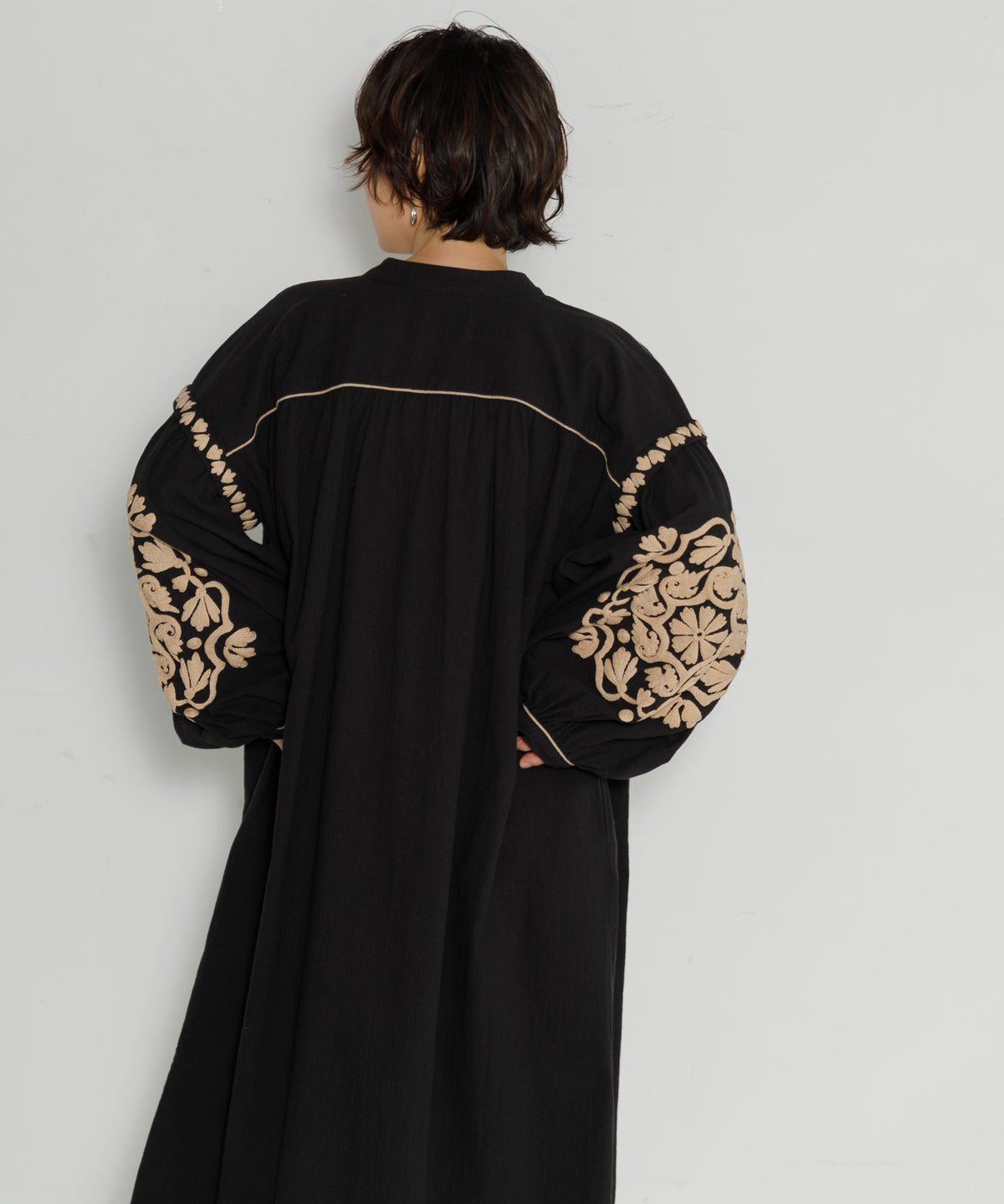 【WOMEN】LEIN 刺繍ワンピース