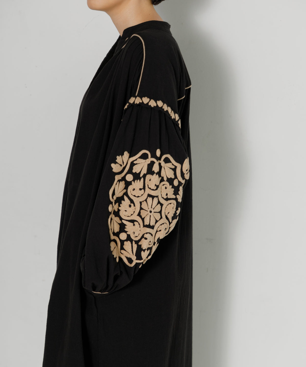 【WOMEN】LEIN 刺繍ワンピース