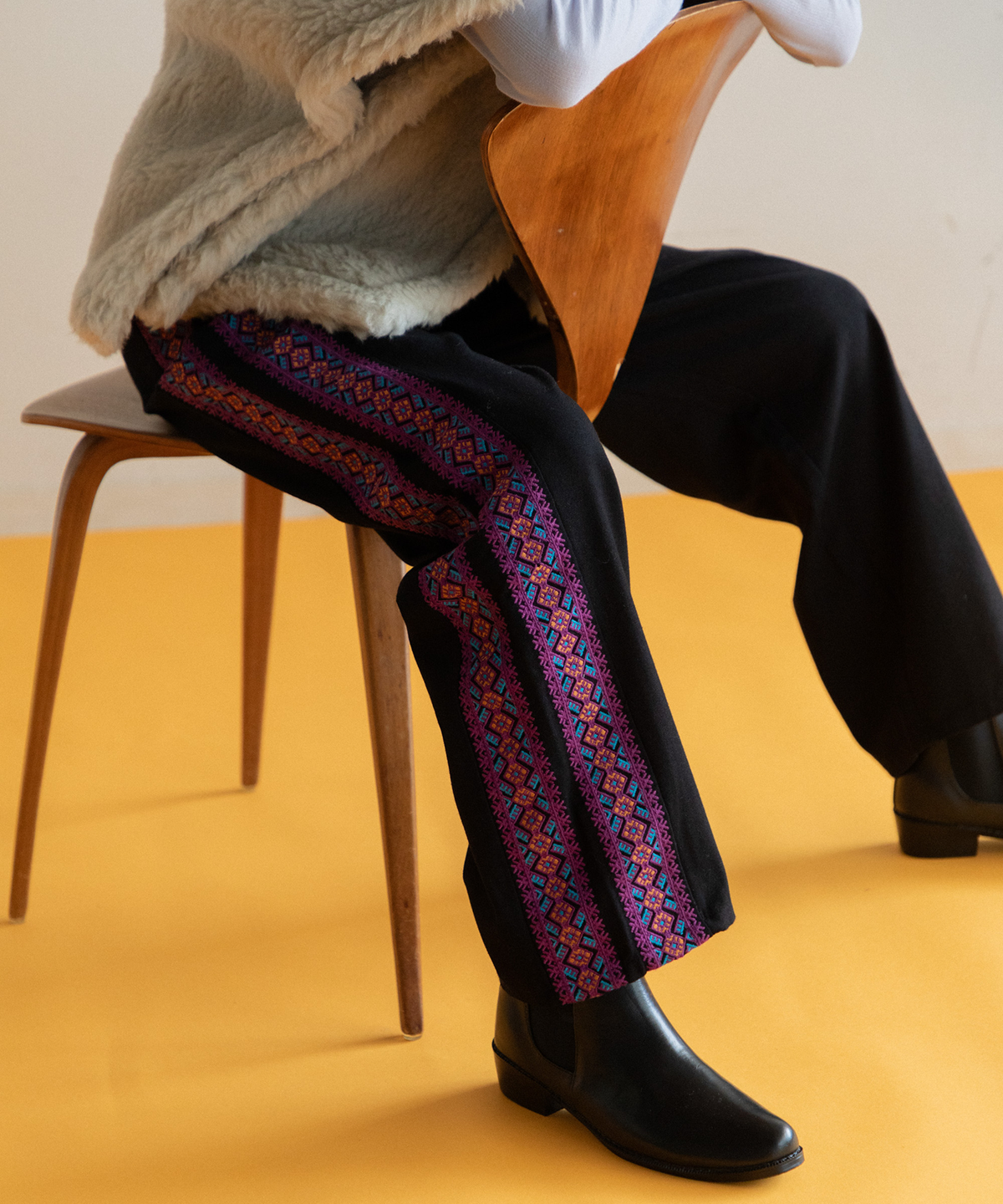 【WOMEN】LEIN 縦刺繍パンツ