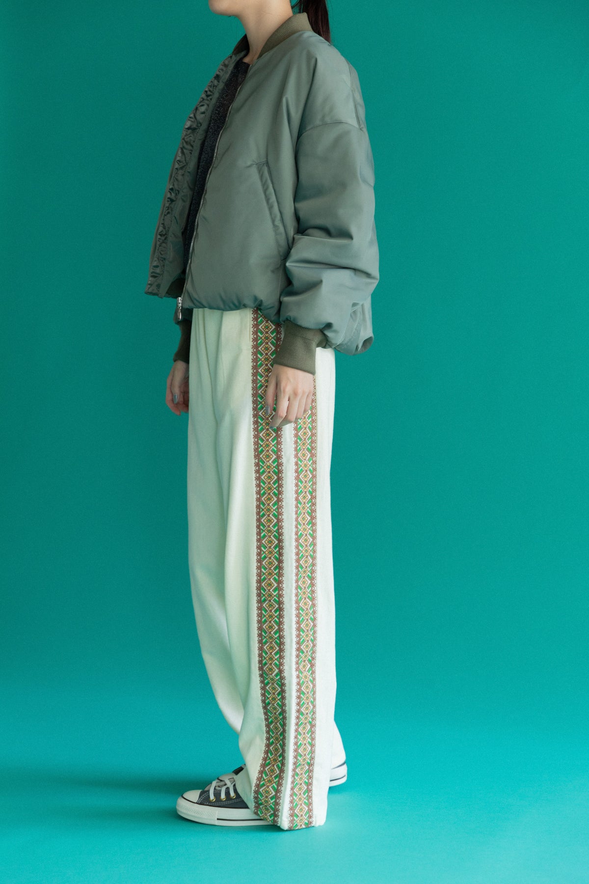 【WOMEN】LEIN 縦刺繍パンツ