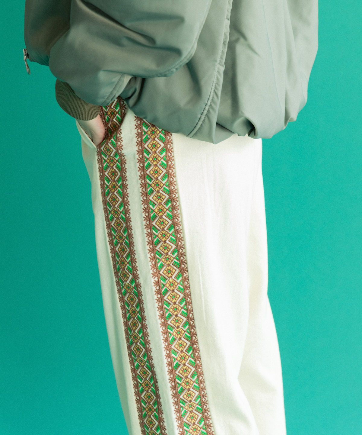 【WOMEN】LEIN 縦刺繍パンツ