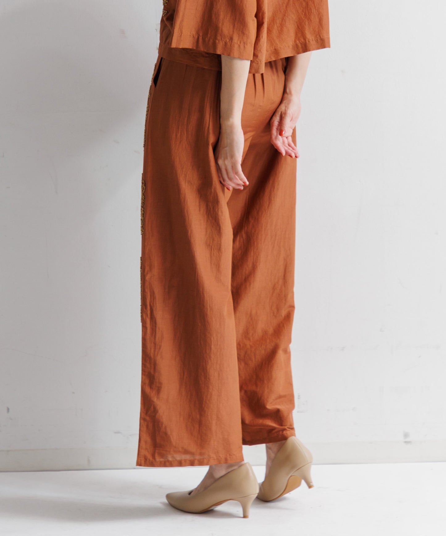 【WOMEN】LEIN コットンシルクビーズ刺繍パンツ