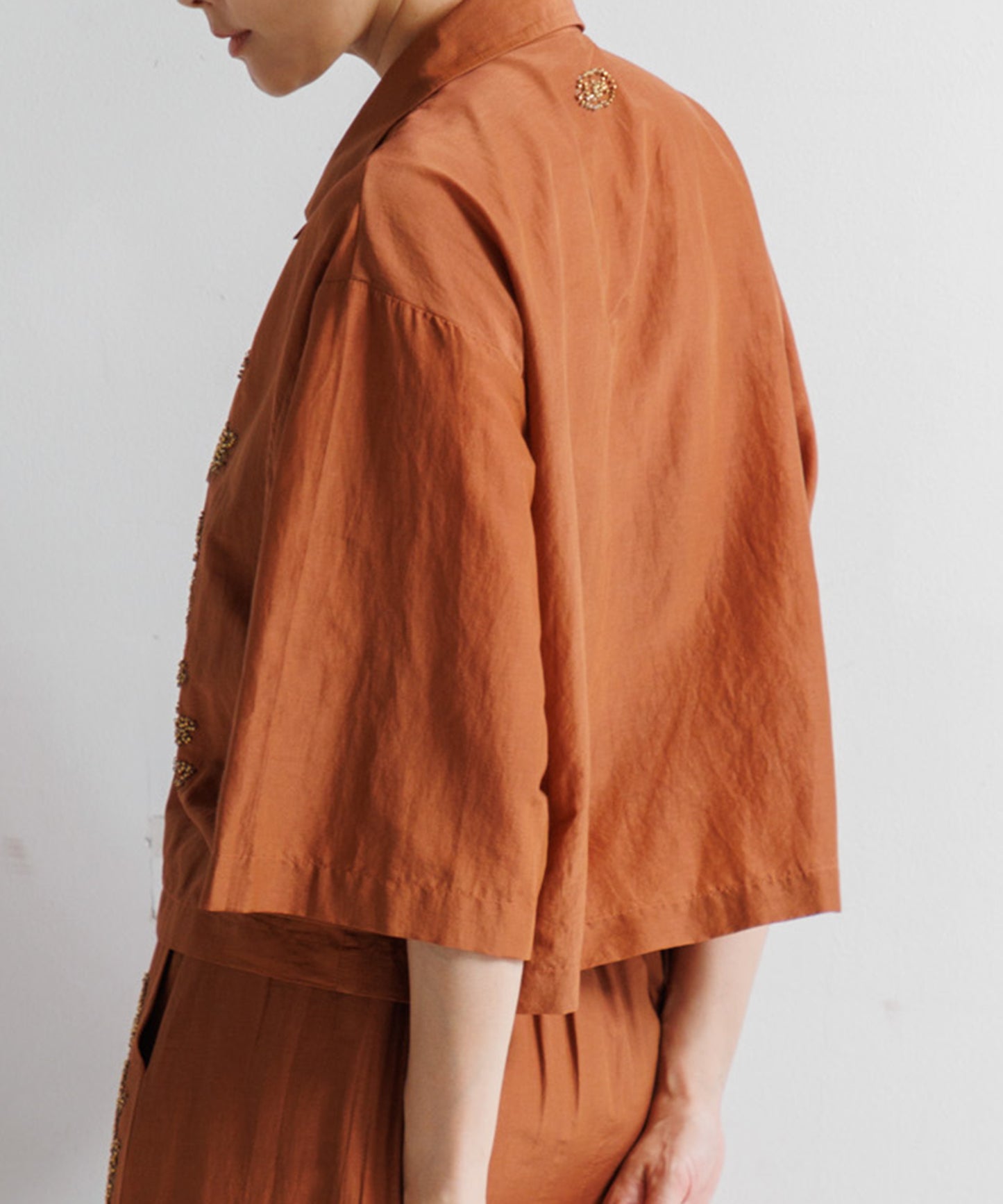 【WOMEN】LEIN コットンシルクビーズ刺繍シャツ