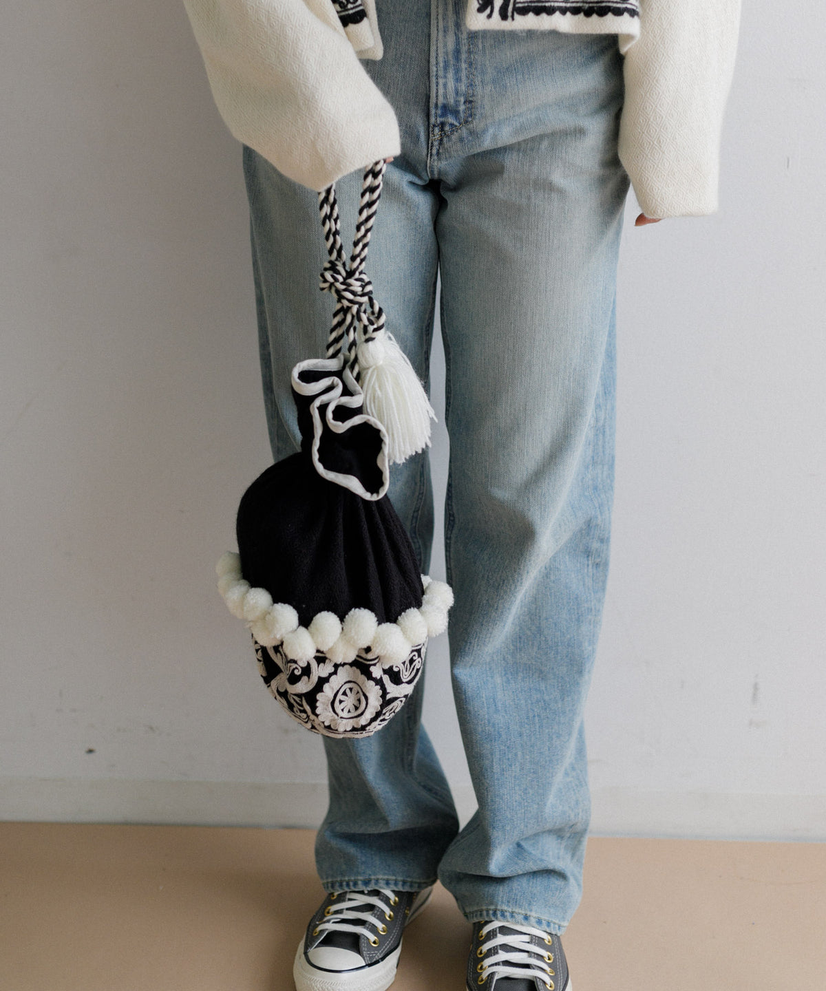 【WOMEN】LEIN 幾何学柄刺繍ドロストバッグ