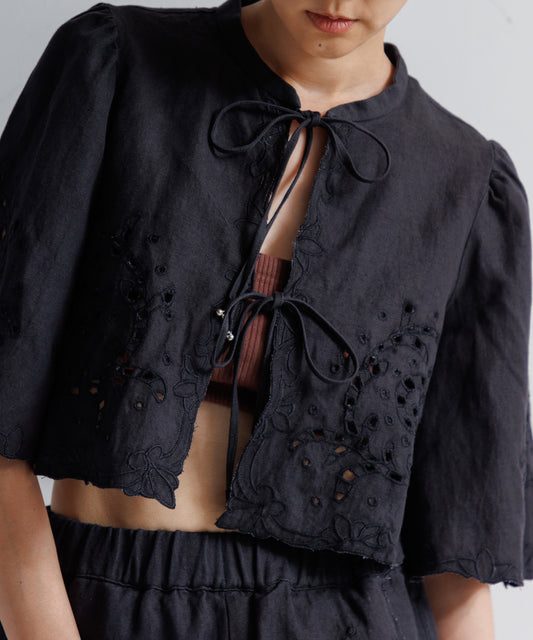 【WOMEN】LEIN コットンリネン切り抜き刺繍シャツの写真