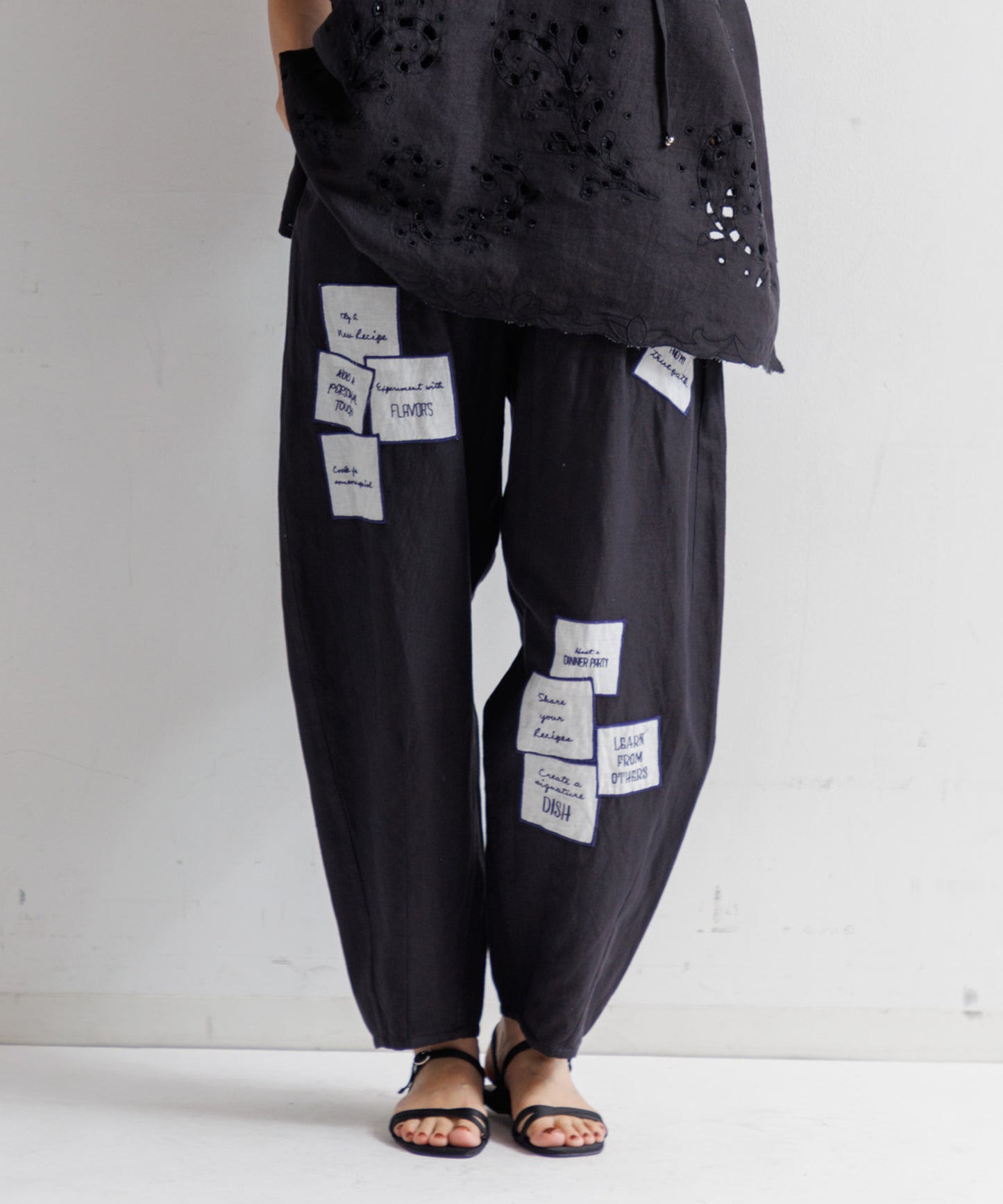 【WOMEN】LEIN アップリケ刺繍パンツ