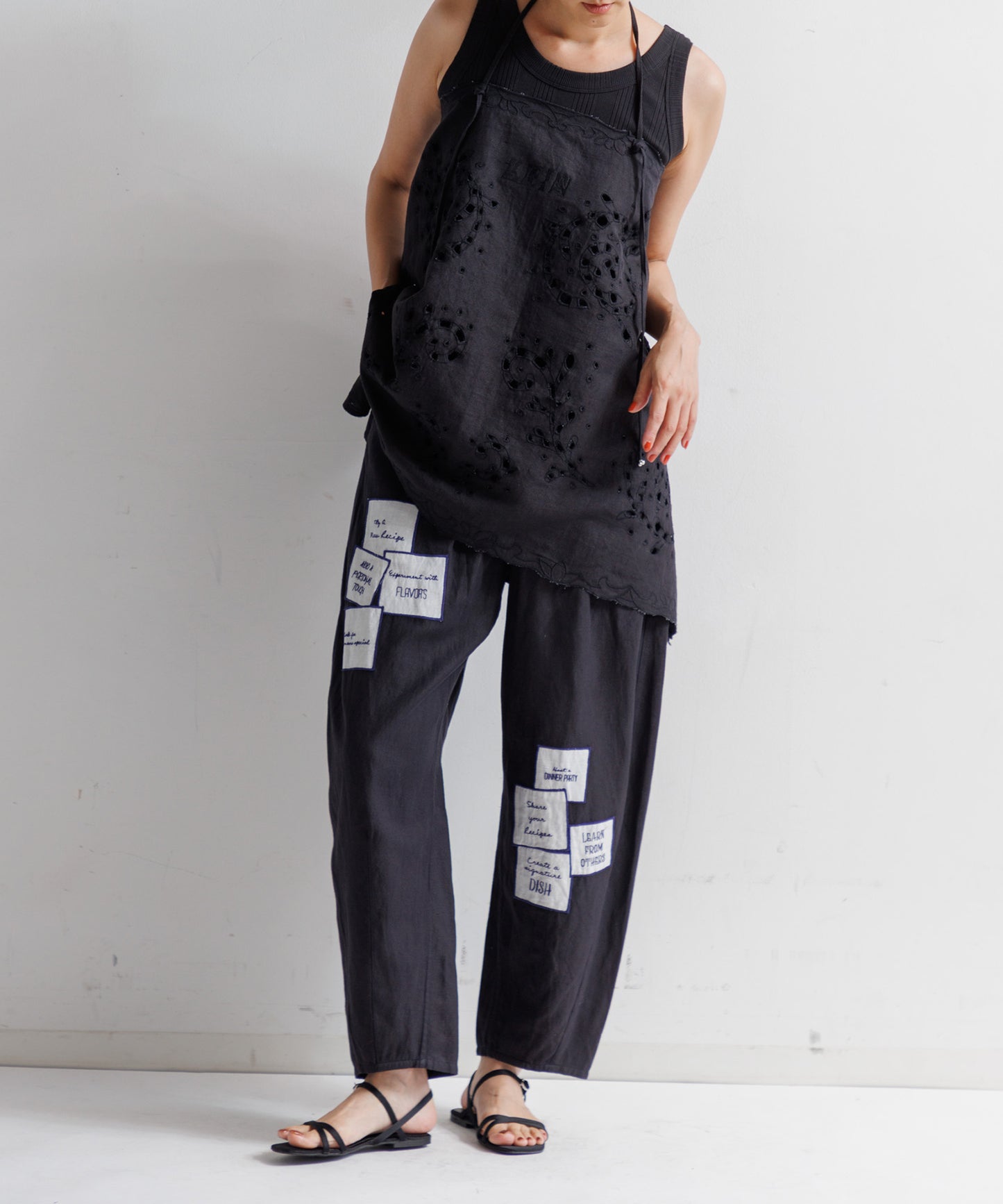 【WOMEN】LEIN アップリケ刺繍パンツ