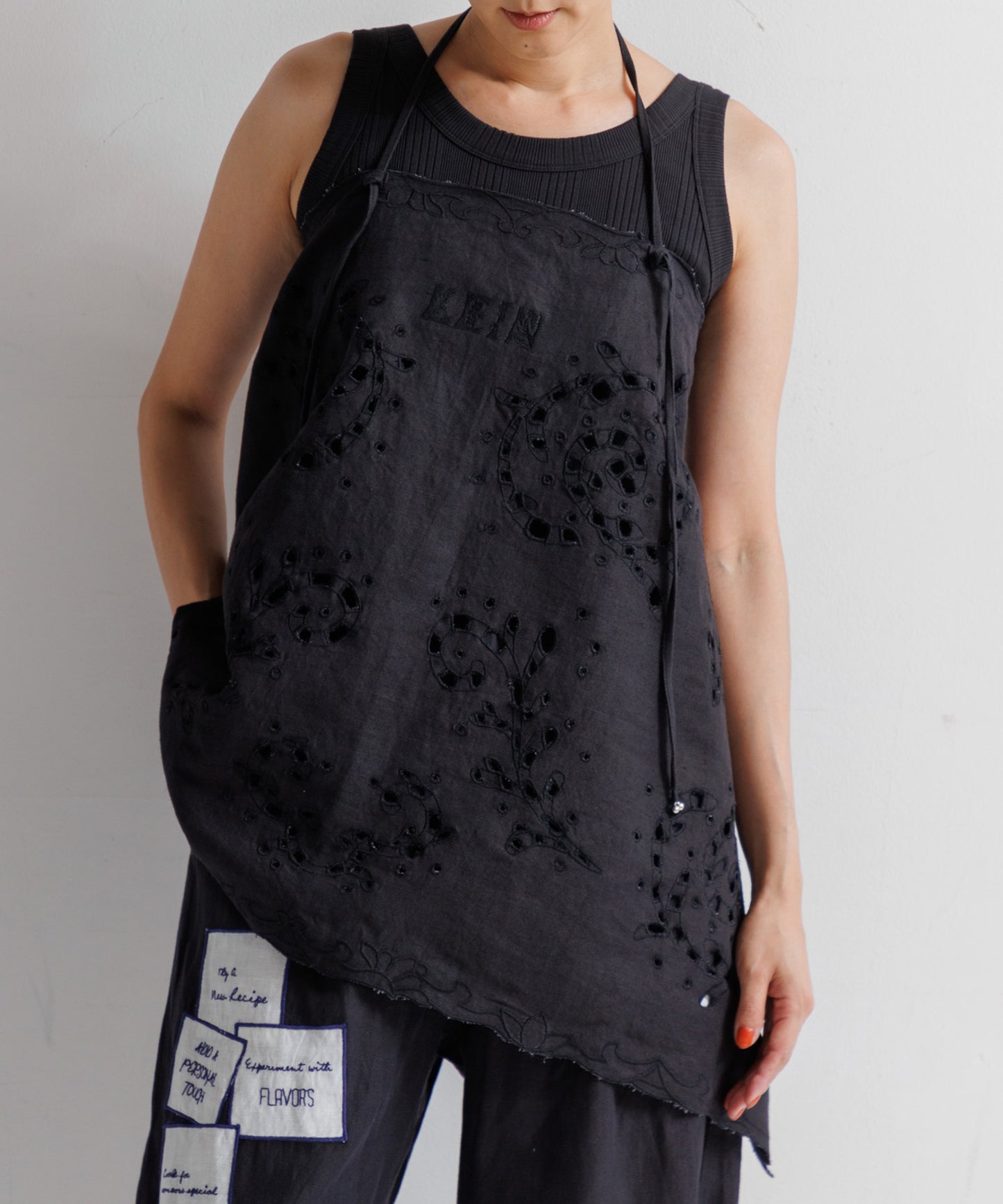 【WOMEN】LEIN コットンリネン切り抜き刺繍2WAYキャミソール