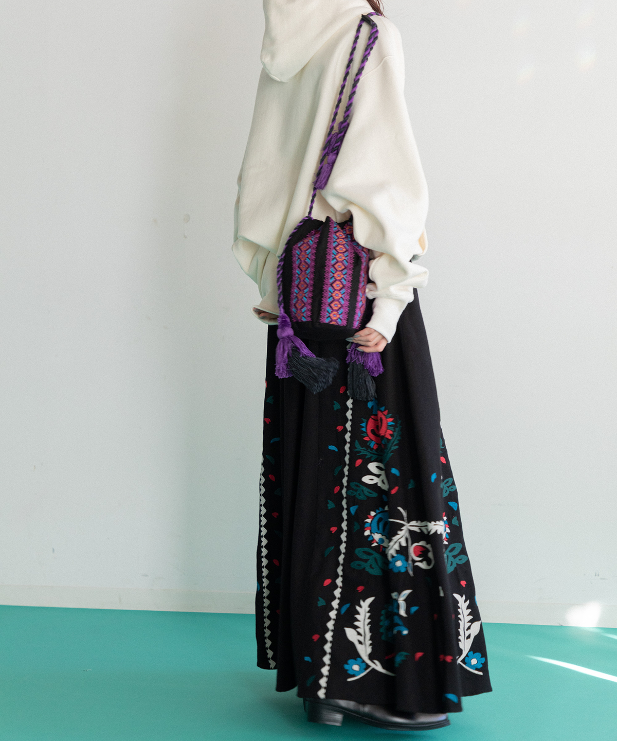 【WOMEN】LEIN 縦柄刺繍巾着バッグ