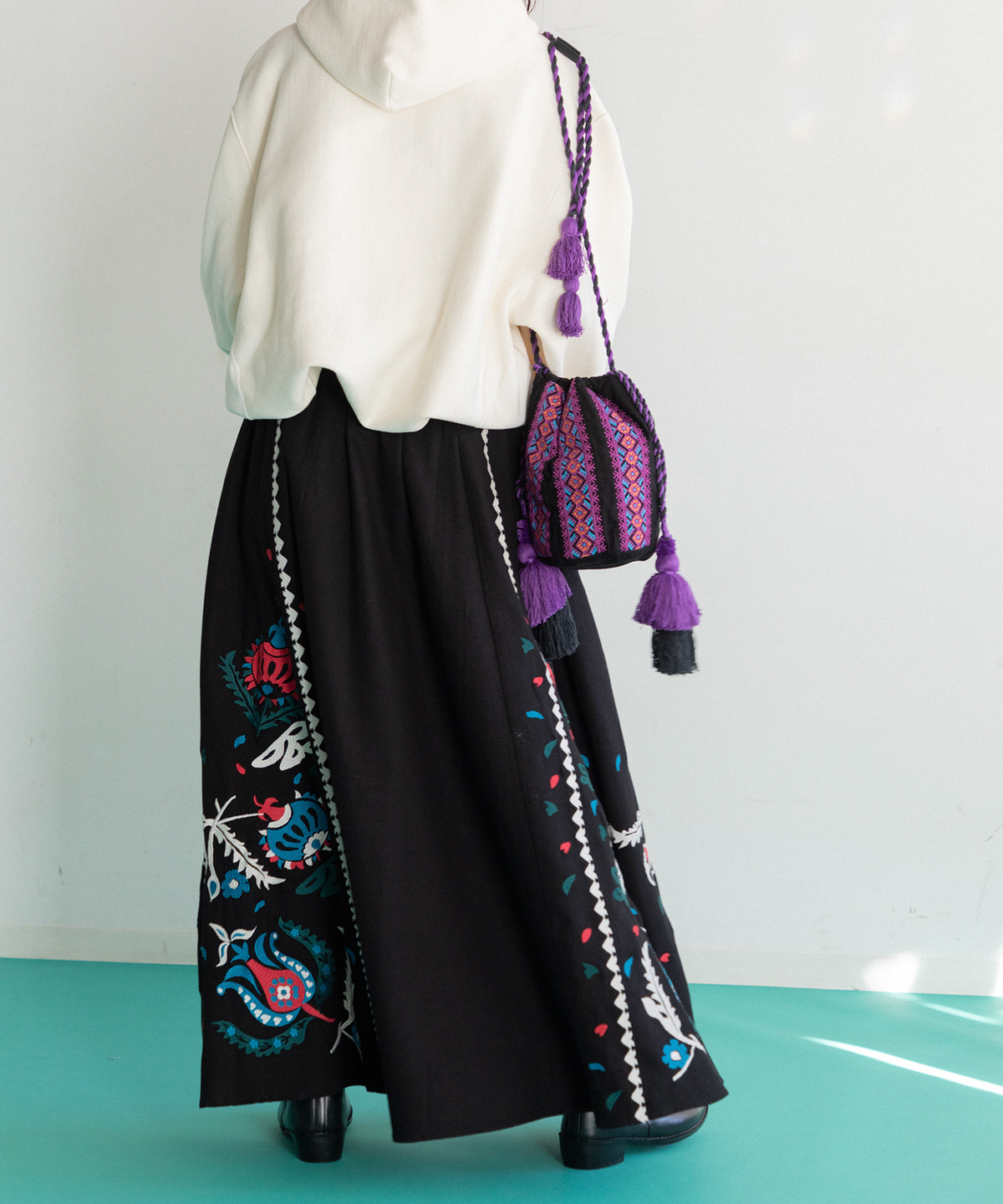 【WOMEN】LEIN 縦柄刺繍巾着バッグ