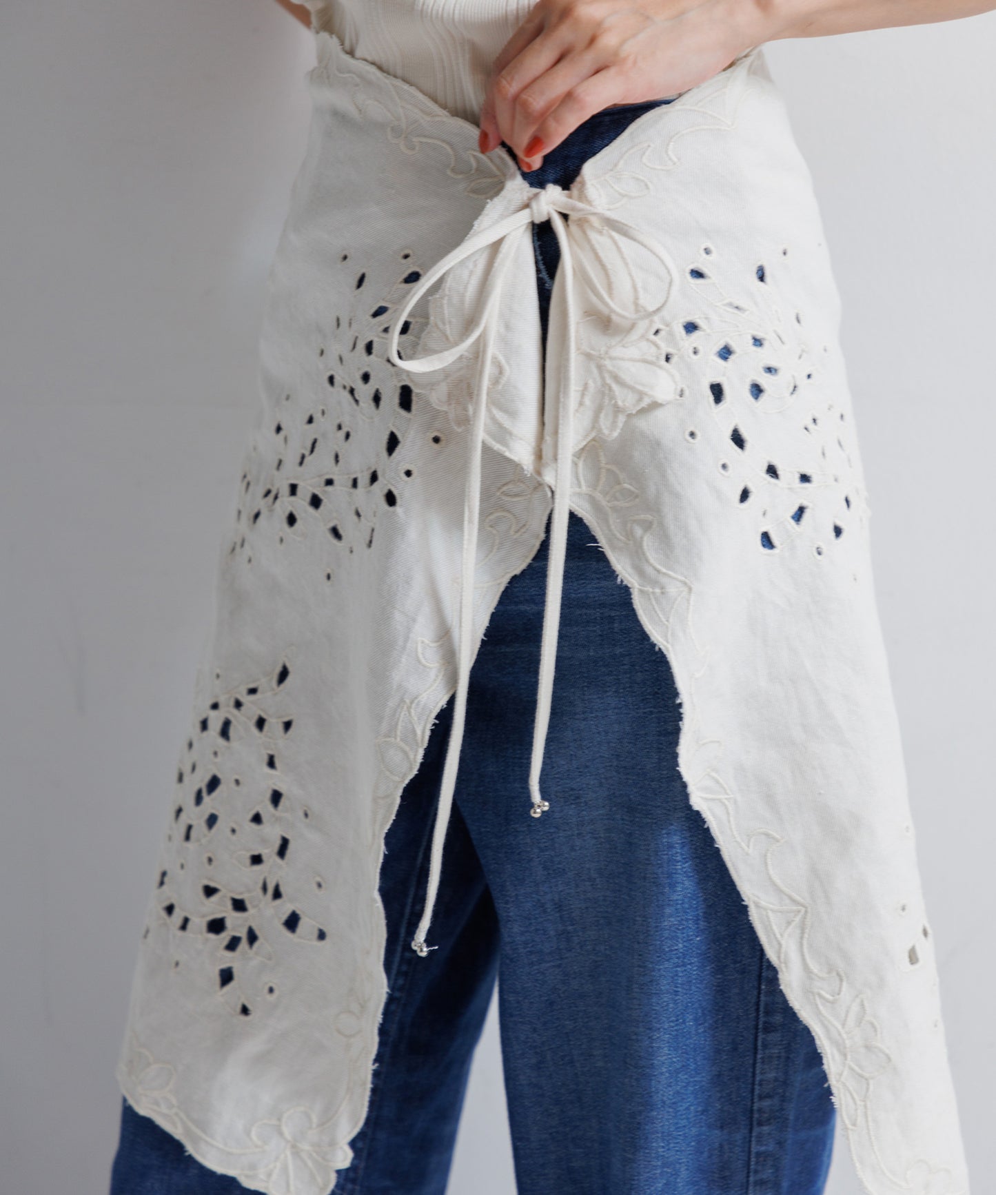 【WOMEN】LEIN コットンリネン切り抜き刺繍2WAYキャミソール