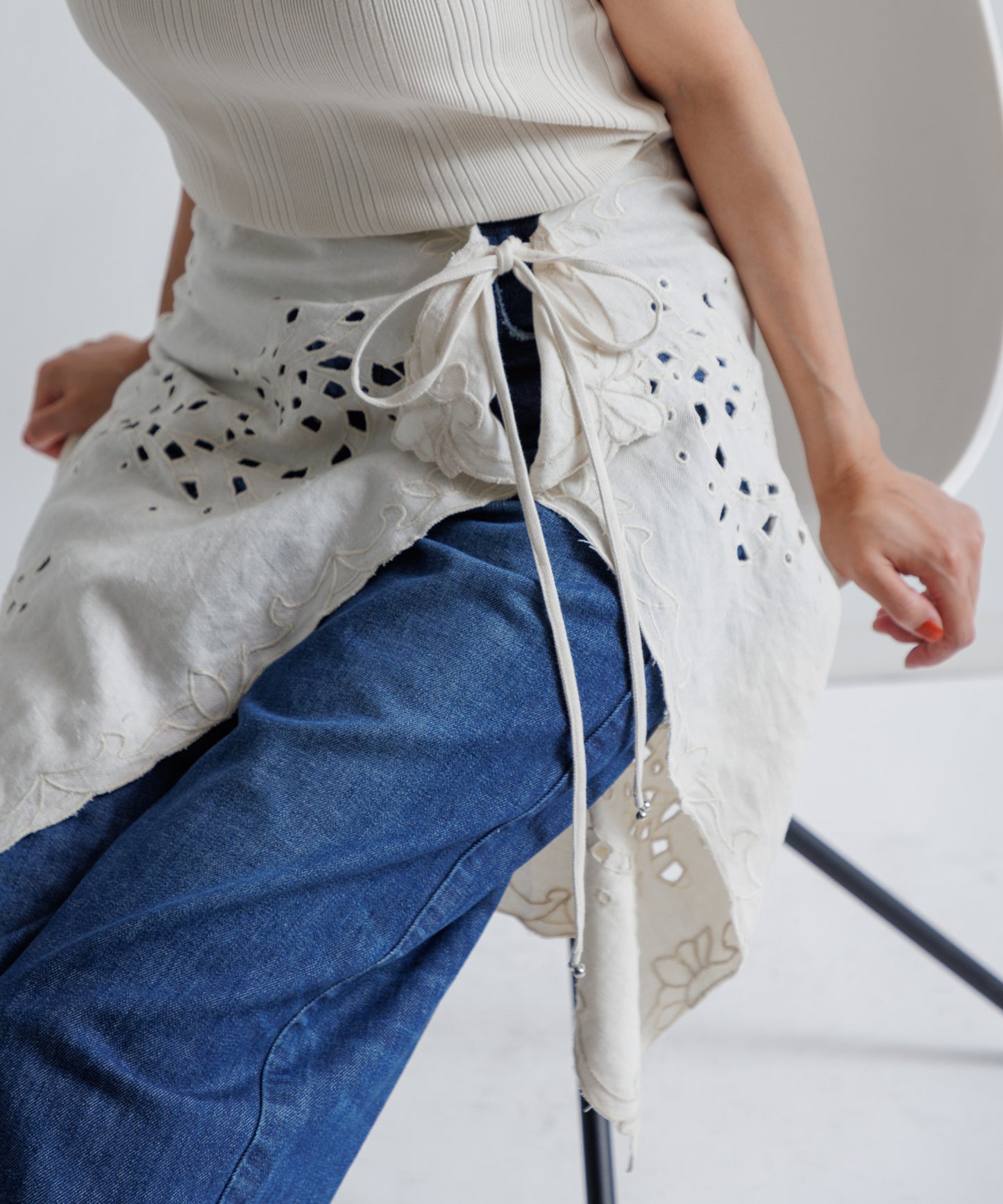 【WOMEN】LEIN コットンリネン切り抜き刺繍2WAYキャミソール