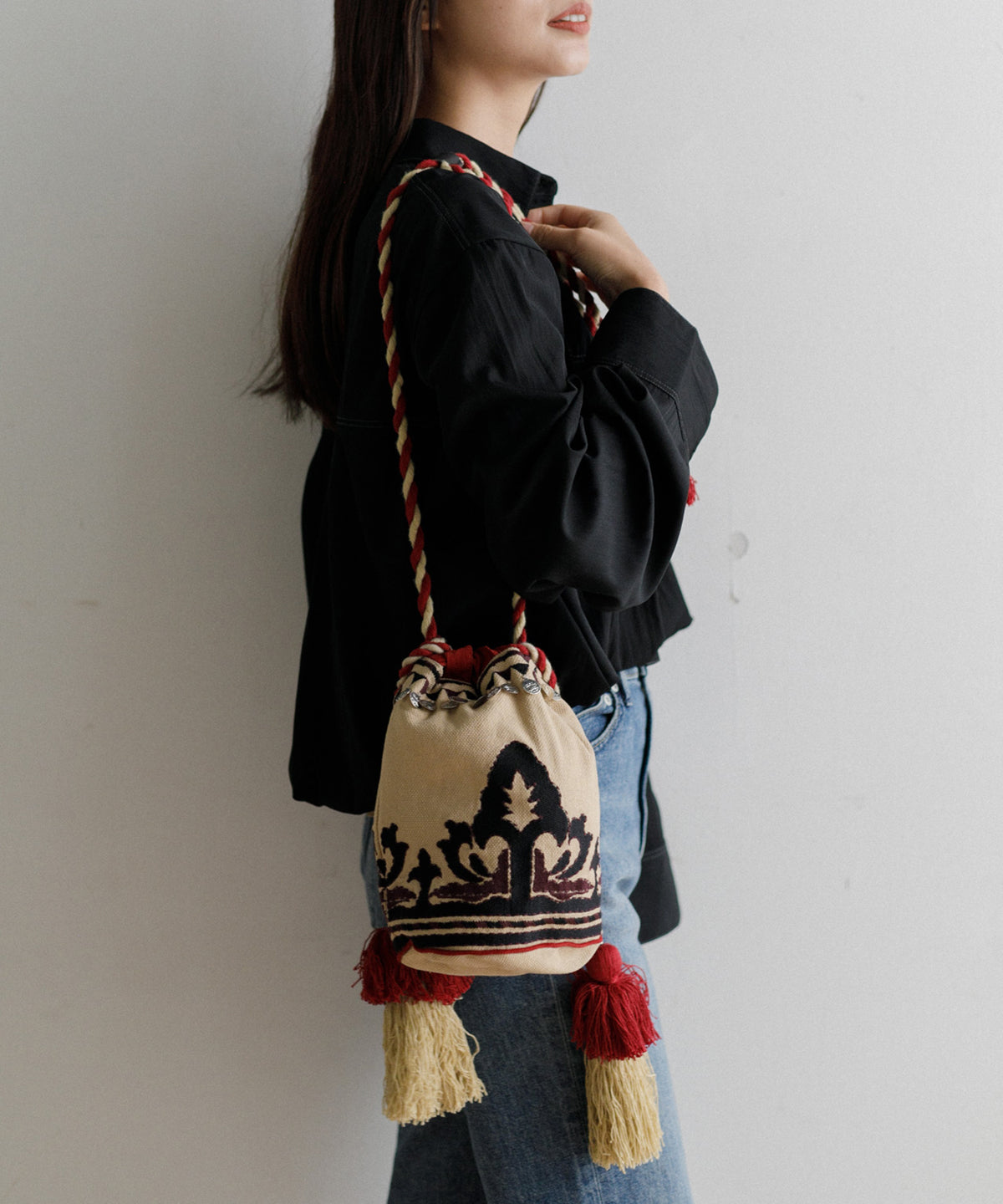 【MEN , WOMEN】LEIN マティ幾何学柄刺繍ドロストバッグ