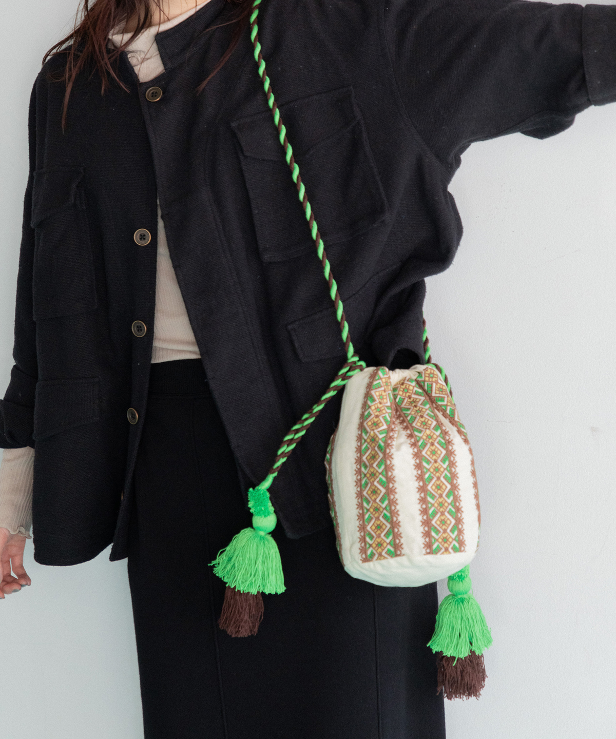 【WOMEN】LEIN 縦柄刺繍巾着バッグ