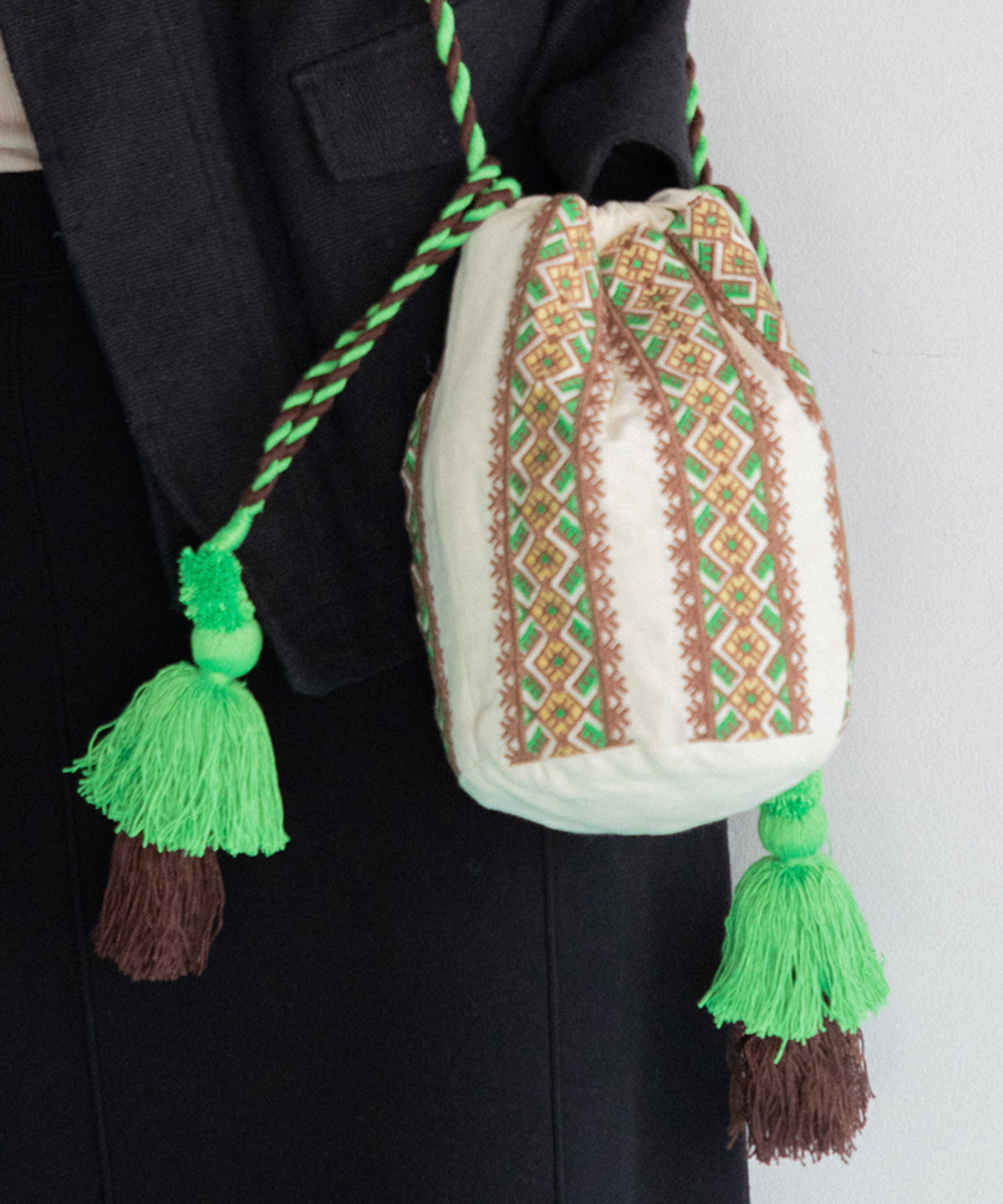 【WOMEN】LEIN 縦柄刺繍巾着バッグ