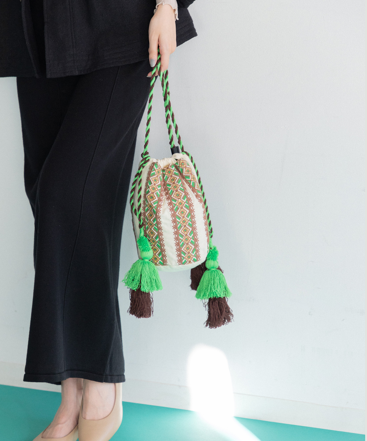 【WOMEN】LEIN 縦柄刺繍巾着バッグ