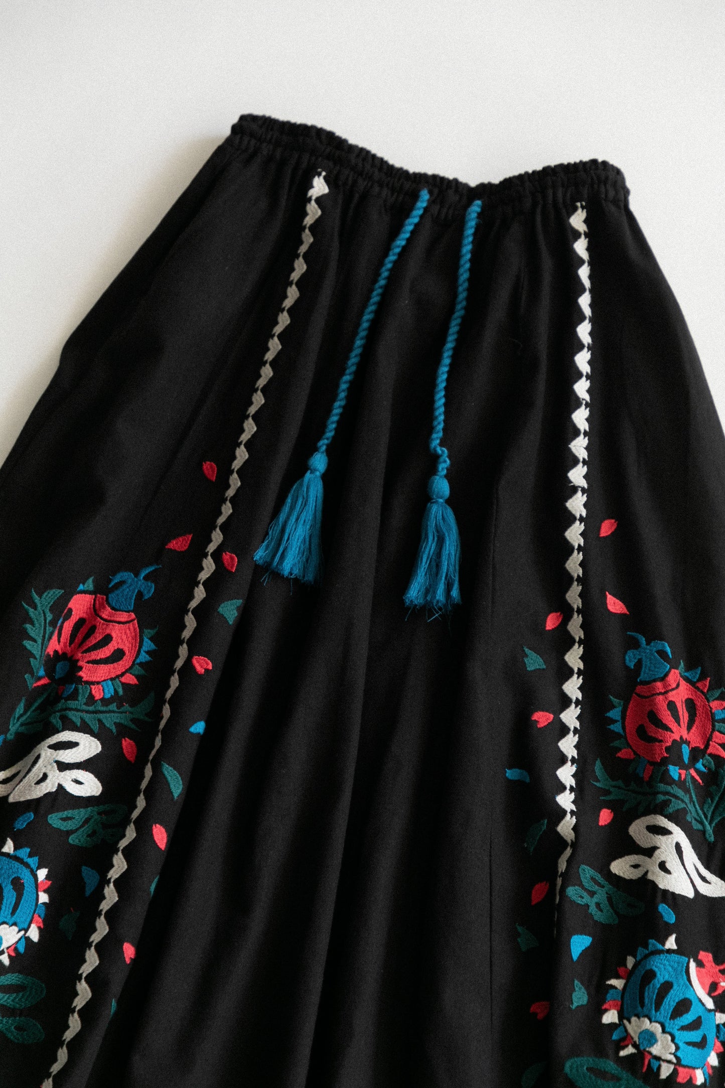 【WOMEN】LEIN / 花柄刺繍スカート