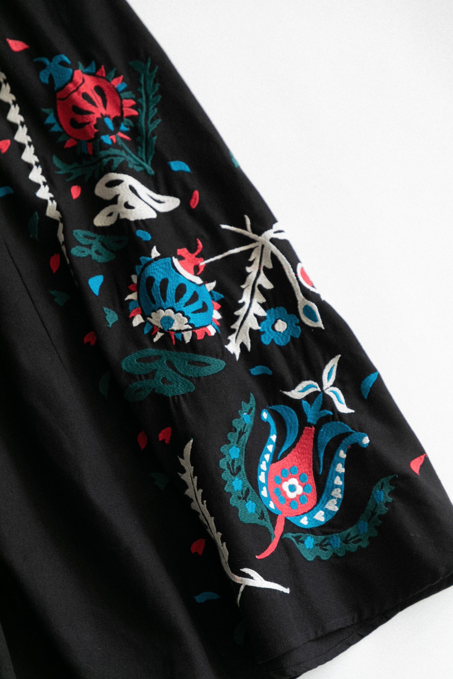 【WOMEN】LEIN / 花柄刺繍スカート