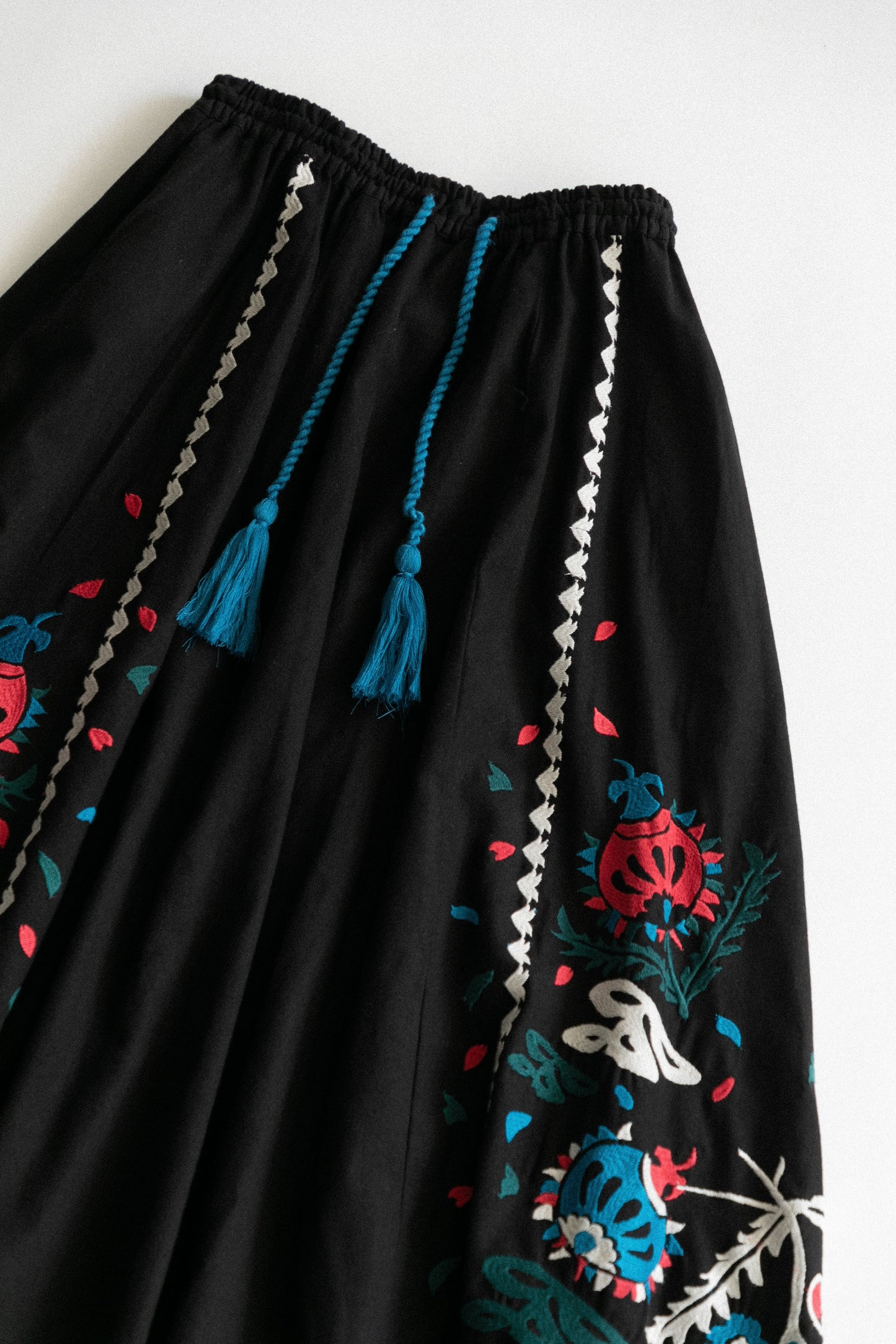 【WOMEN】LEIN / 花柄刺繍スカート