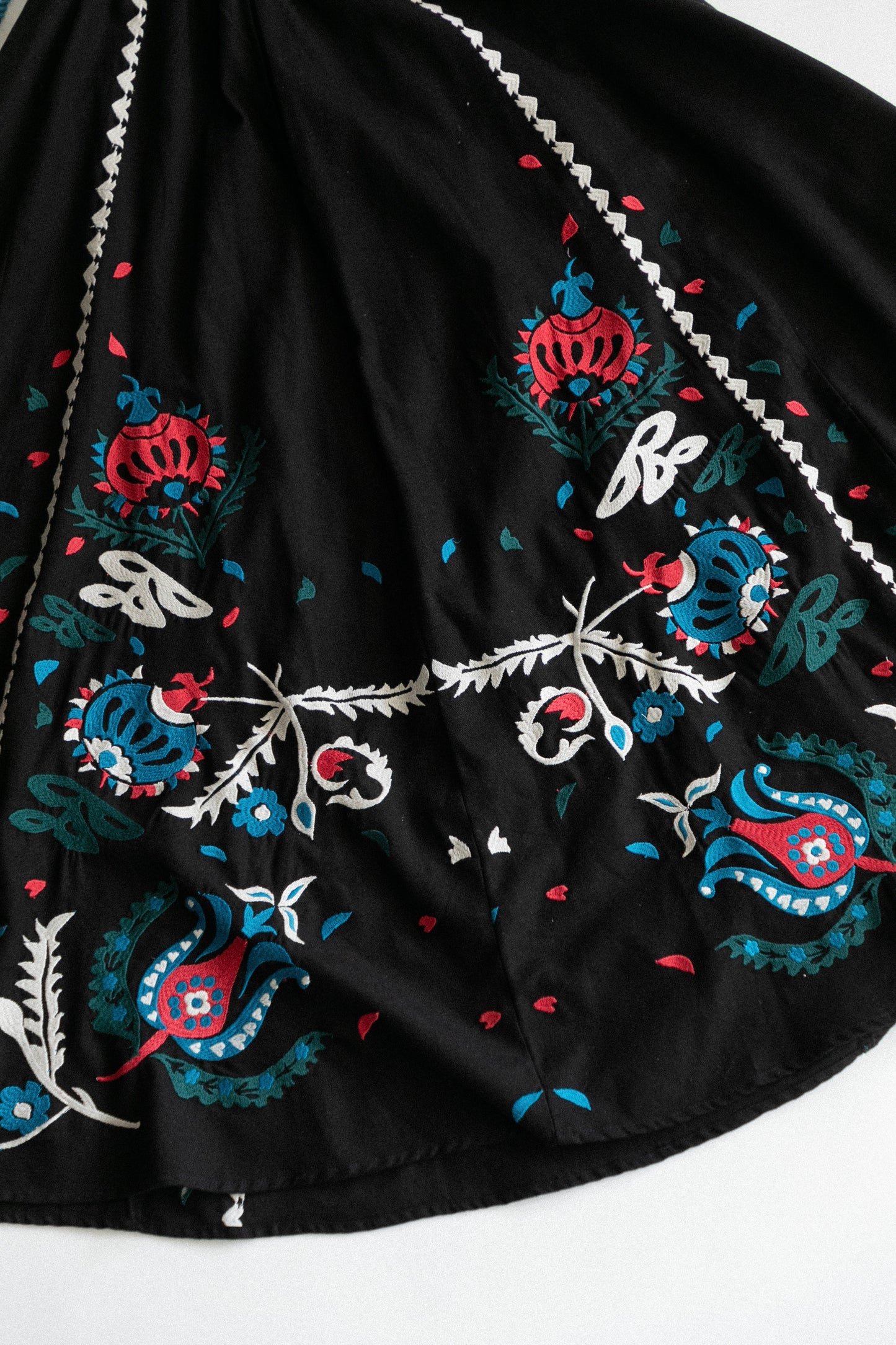 【WOMEN】LEIN / 花柄刺繍スカート