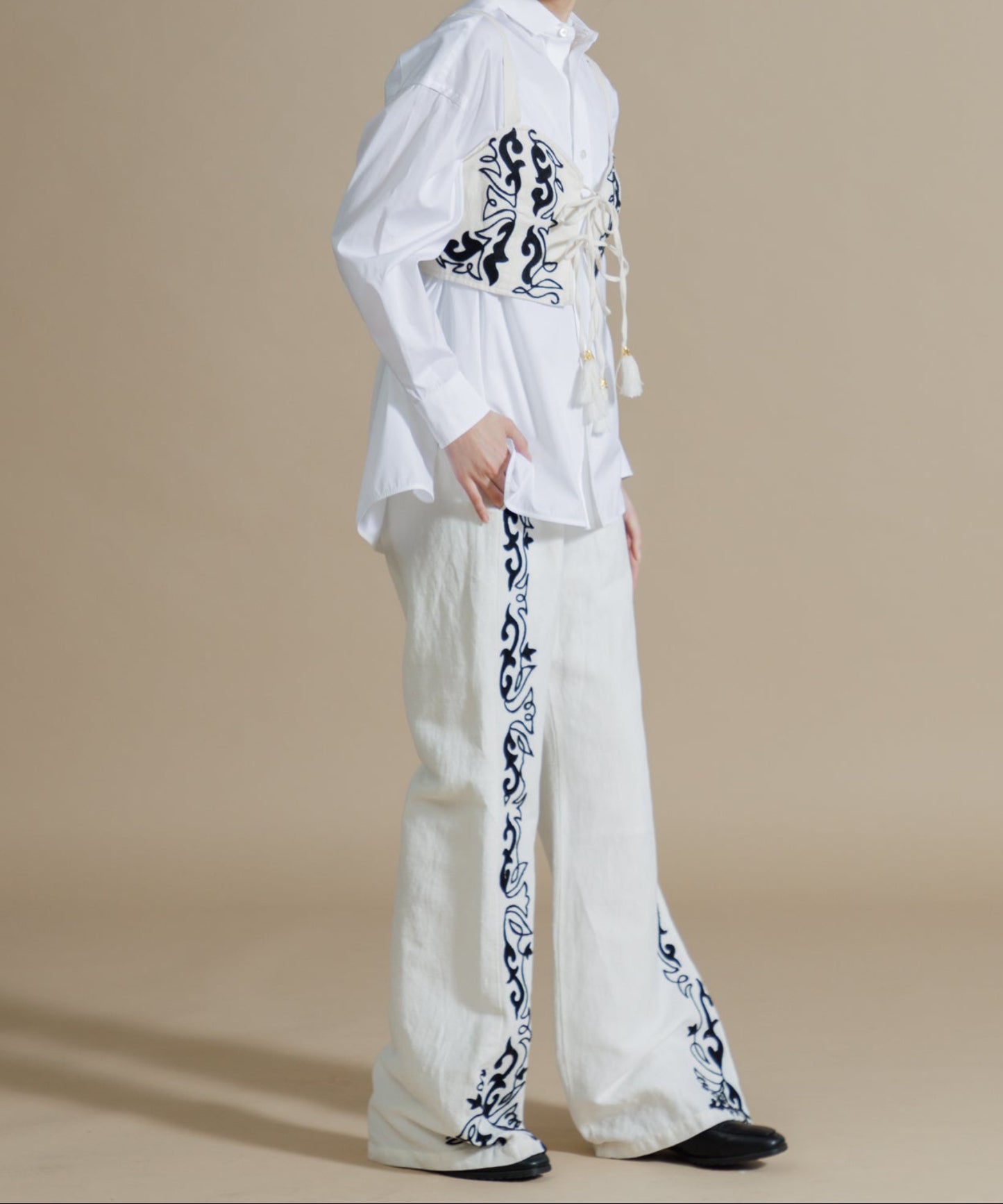 【WOMEN】LEIN / コットンリネンアリ刺繍パンツ　