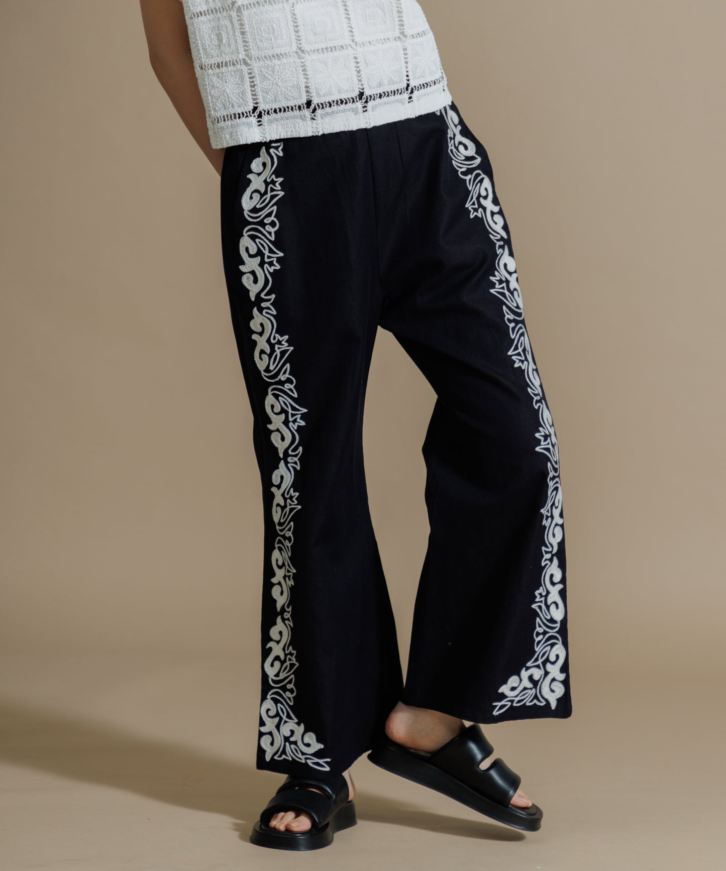 【WOMEN】LEIN / コットンリネンアリ刺繍パンツ　