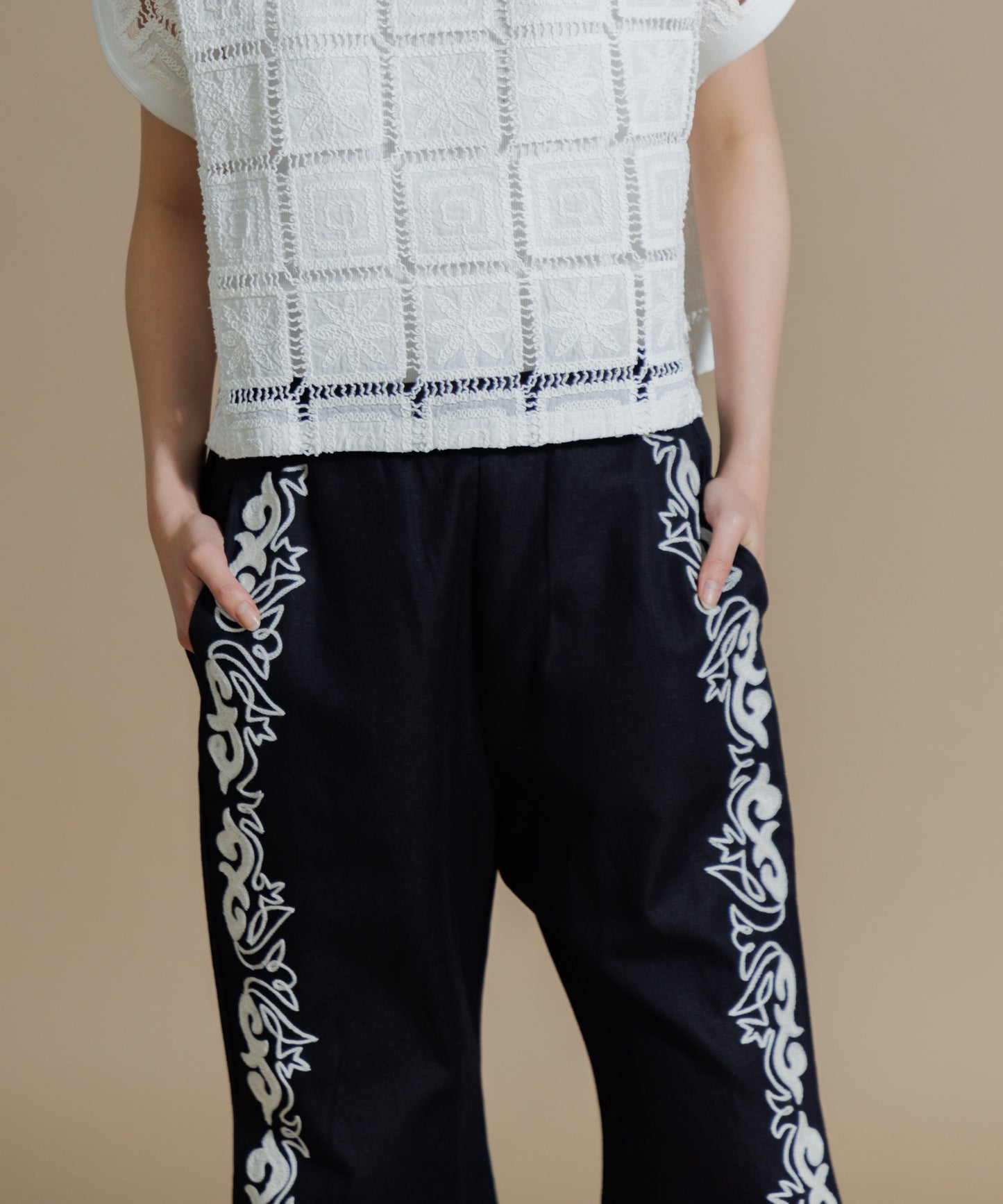 【WOMEN】LEIN / コットンリネンアリ刺繍パンツ　
