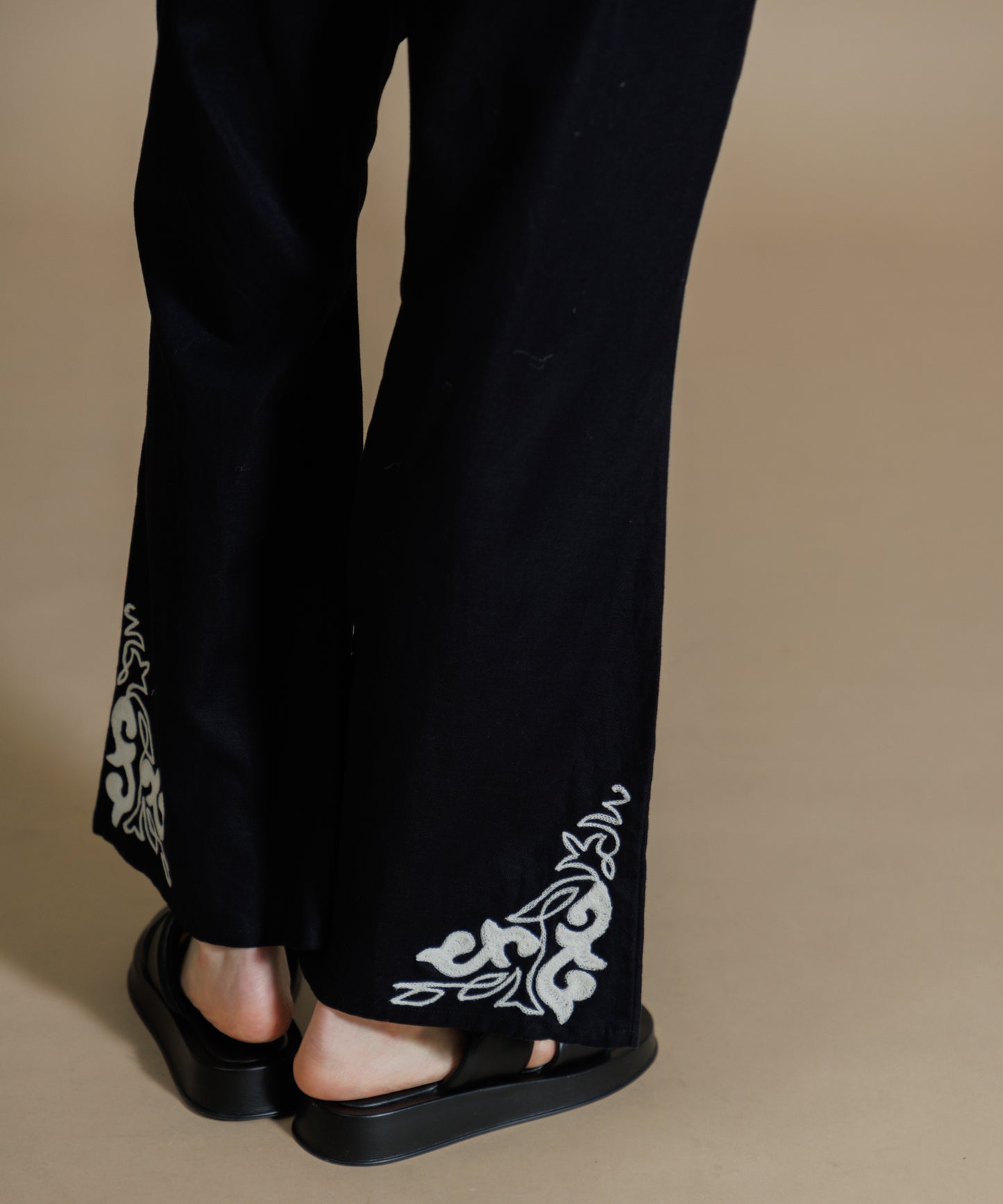 【WOMEN】LEIN / コットンリネンアリ刺繍パンツ　