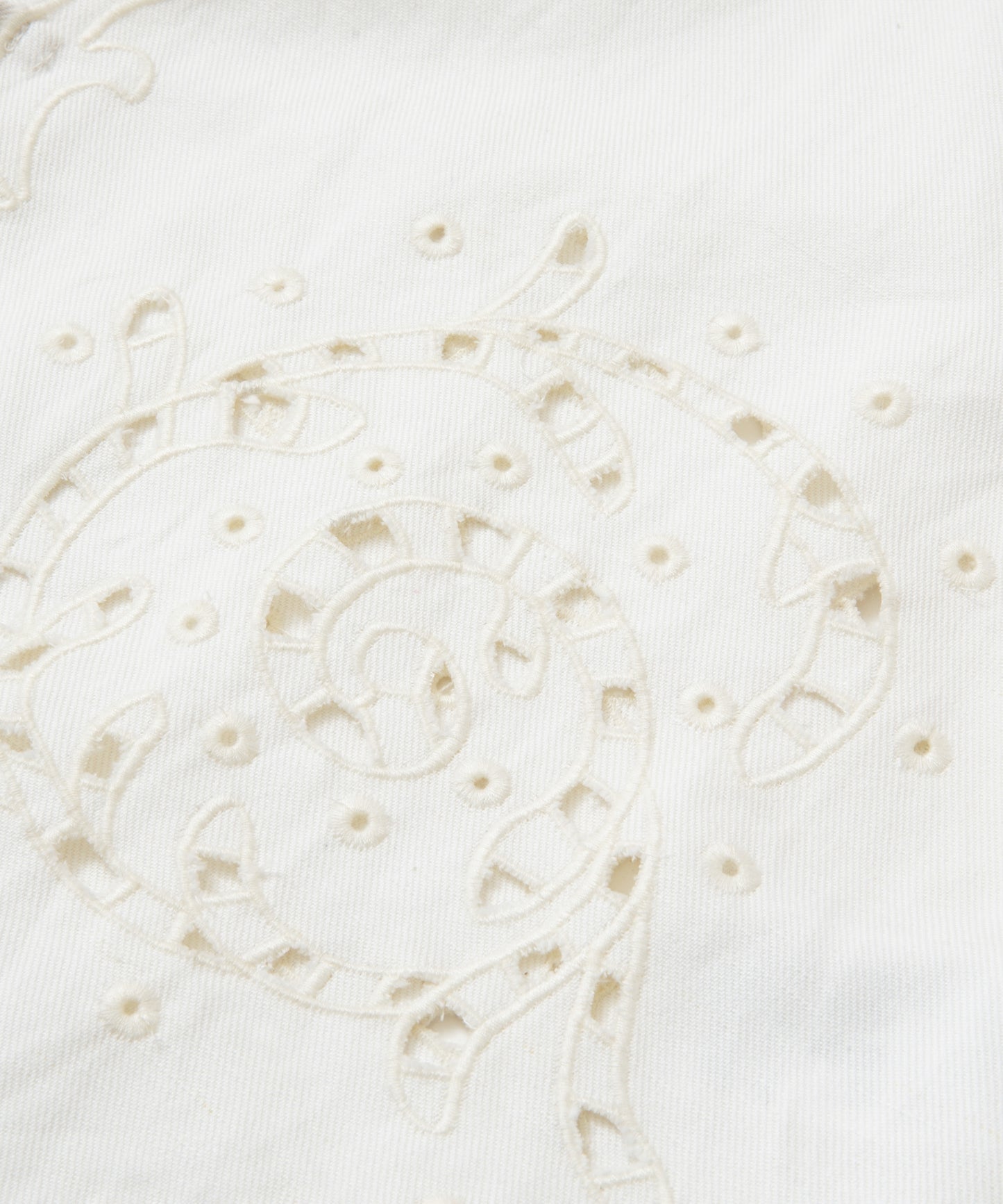 【WOMEN】LEIN コットンリネン切り抜き刺繍シャツ