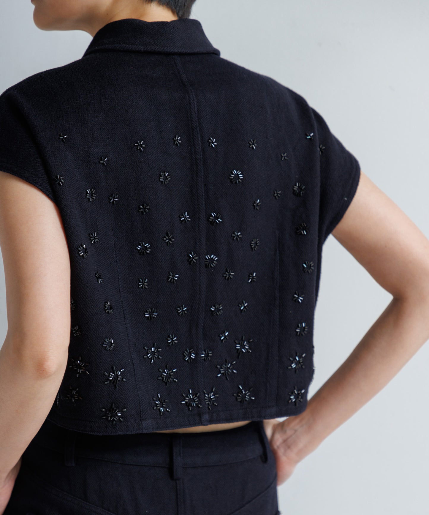 【WOMEN】LEIN カディビーズ刺繍トップス