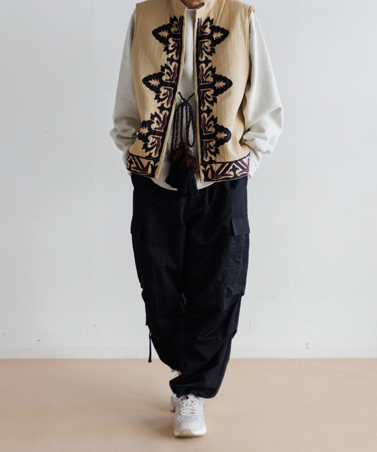 【MEN , WOMEN】LEIN 幾何学柄刺繍ベスト