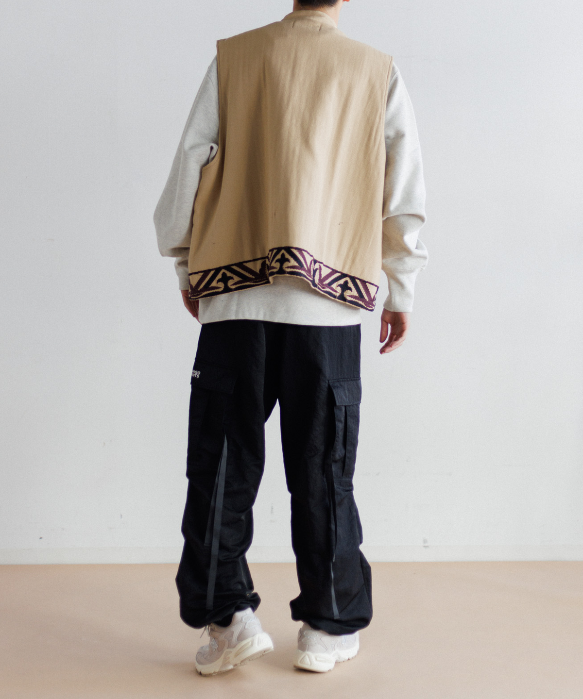 【MEN , WOMEN】LEIN 幾何学柄刺繍ベスト