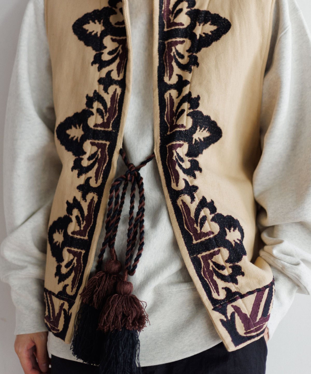 【MEN , WOMEN】LEIN 幾何学柄刺繍ベスト