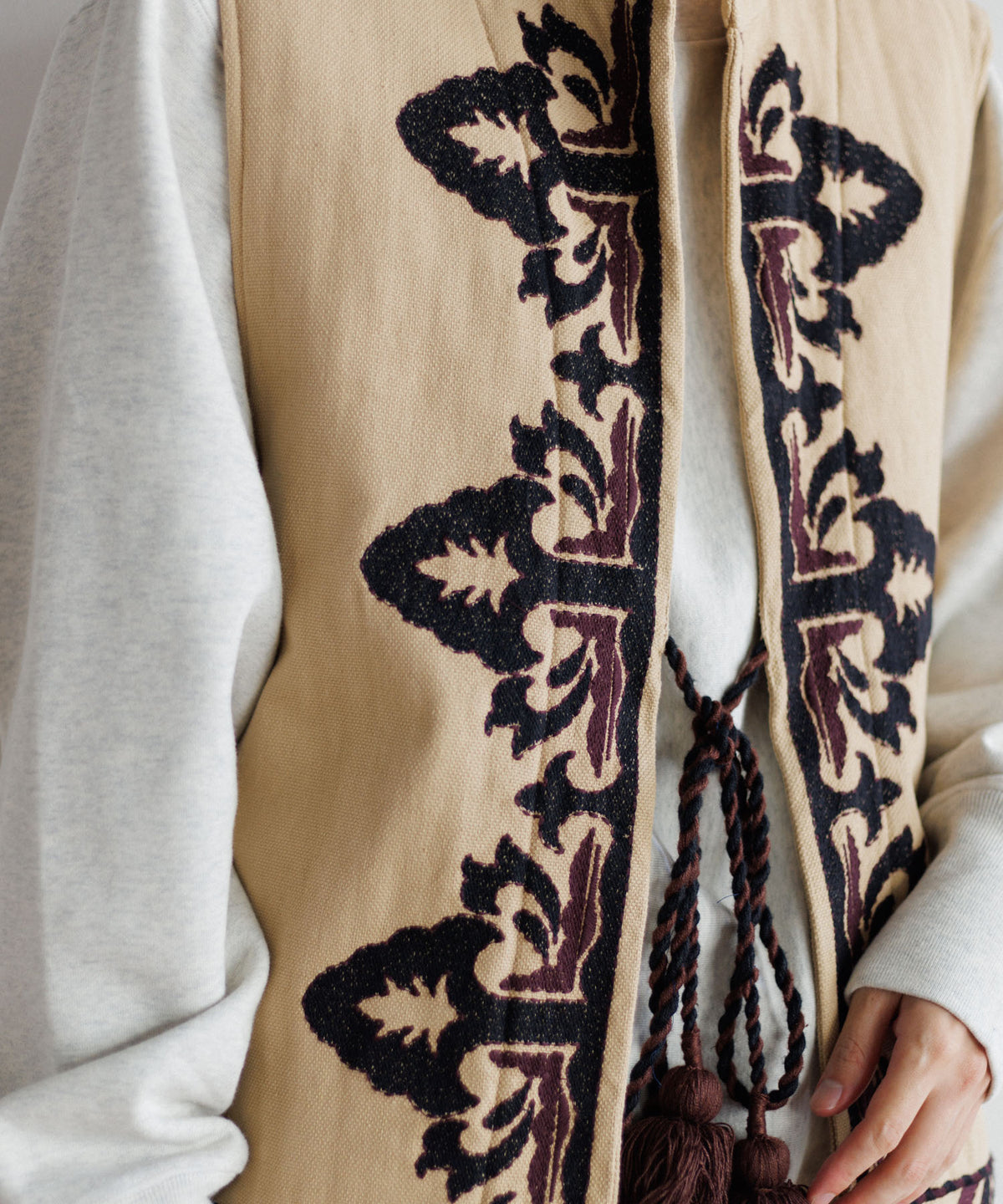 【MEN , WOMEN】LEIN 幾何学柄刺繍ベスト