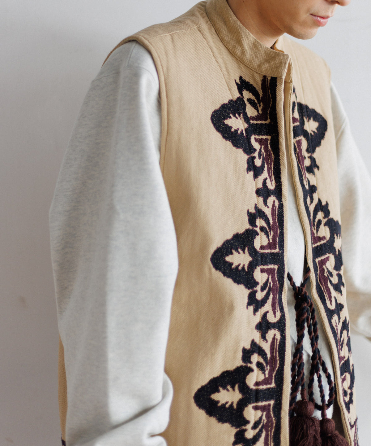 【MEN , WOMEN】LEIN 幾何学柄刺繍ベスト