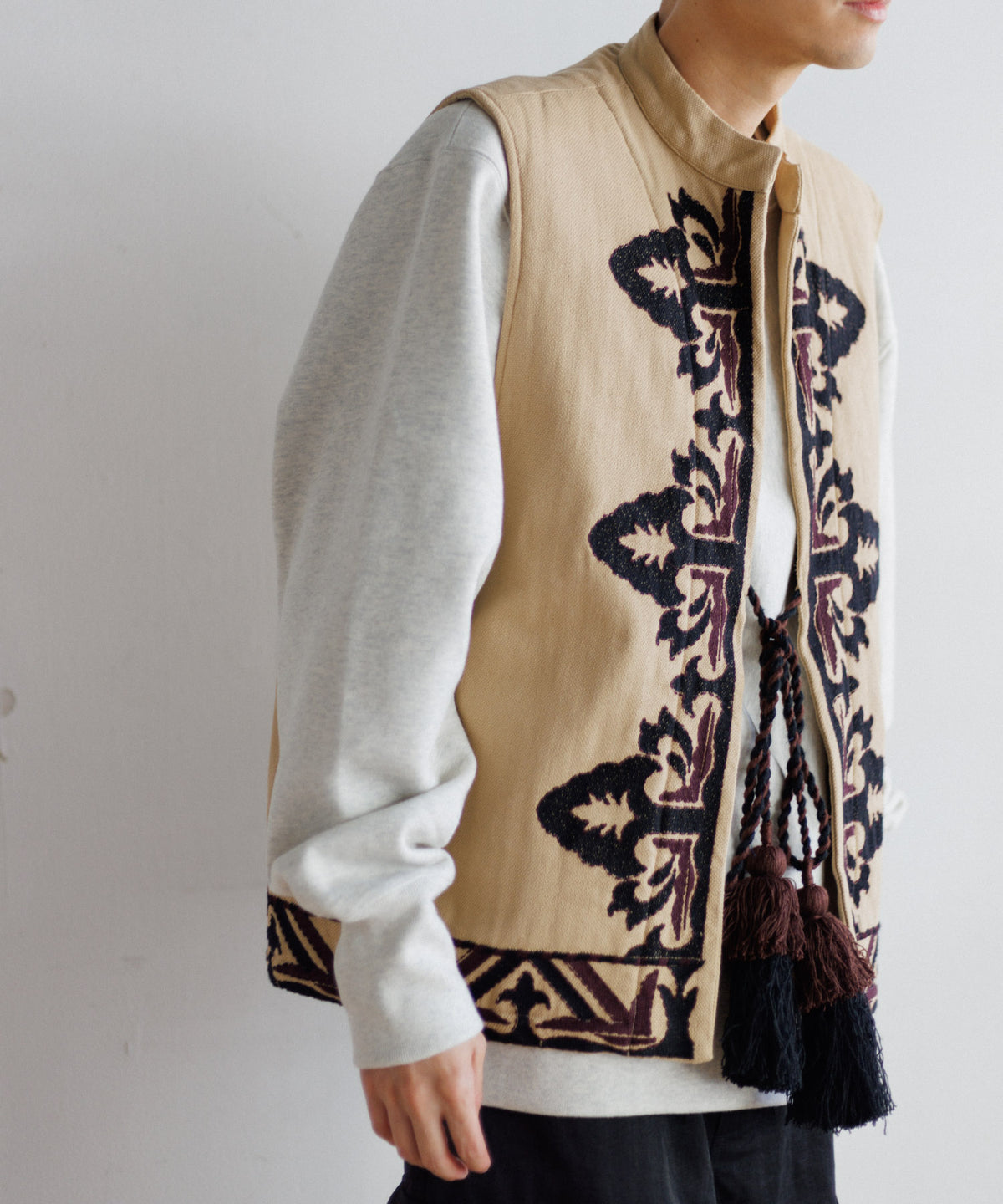 【MEN , WOMEN】LEIN 幾何学柄刺繍ベスト