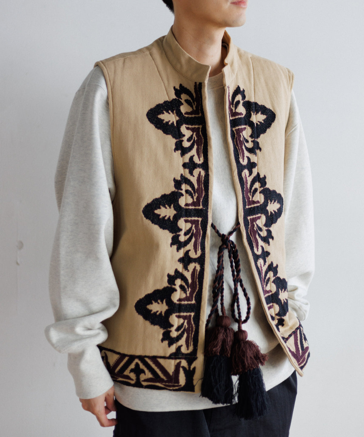 【MEN , WOMEN】LEIN 幾何学柄刺繍ベスト