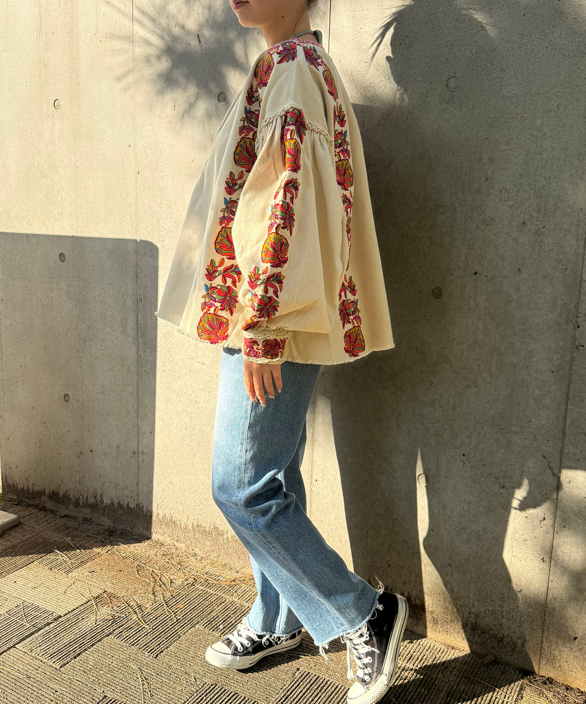 【WOMEN】LEIN リボンテープ刺繍ブラウス