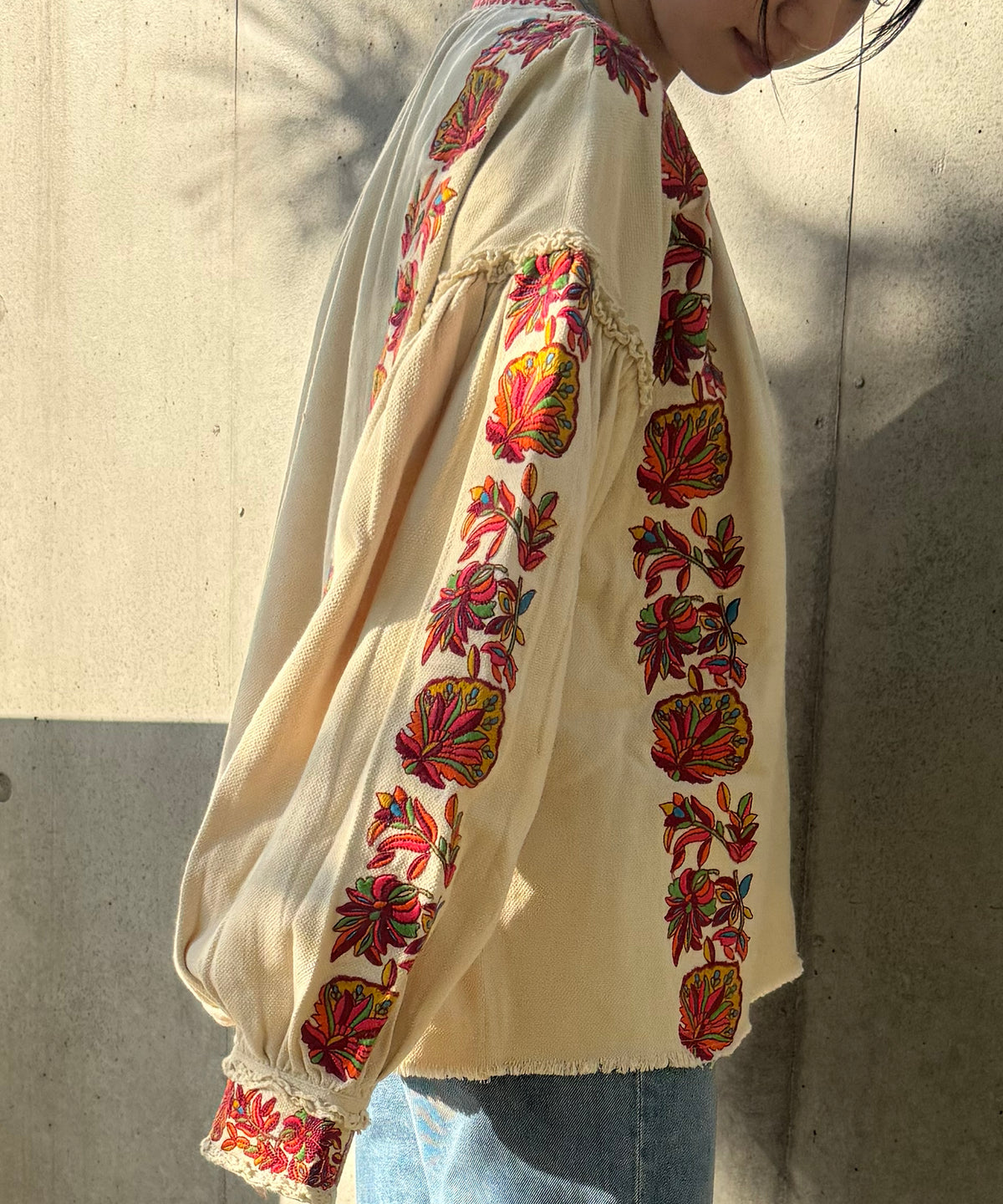 【WOMEN】LEIN リボンテープ刺繍ブラウス