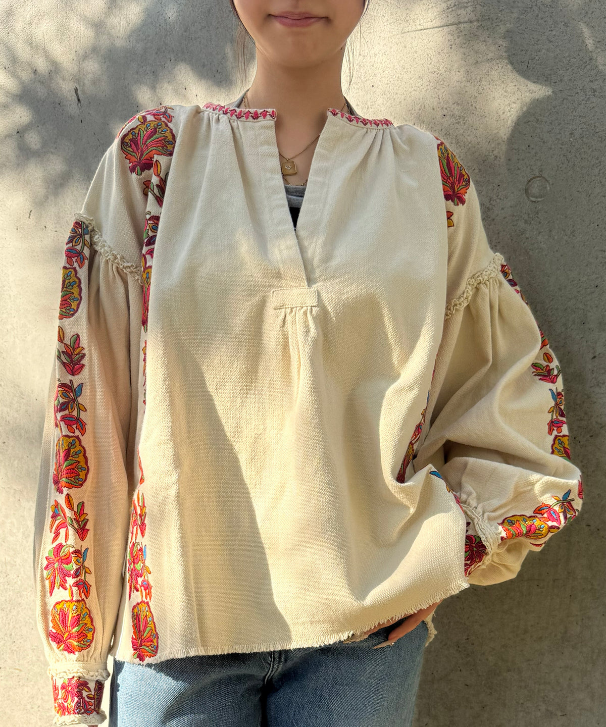 【WOMEN】LEIN リボンテープ刺繍ブラウス