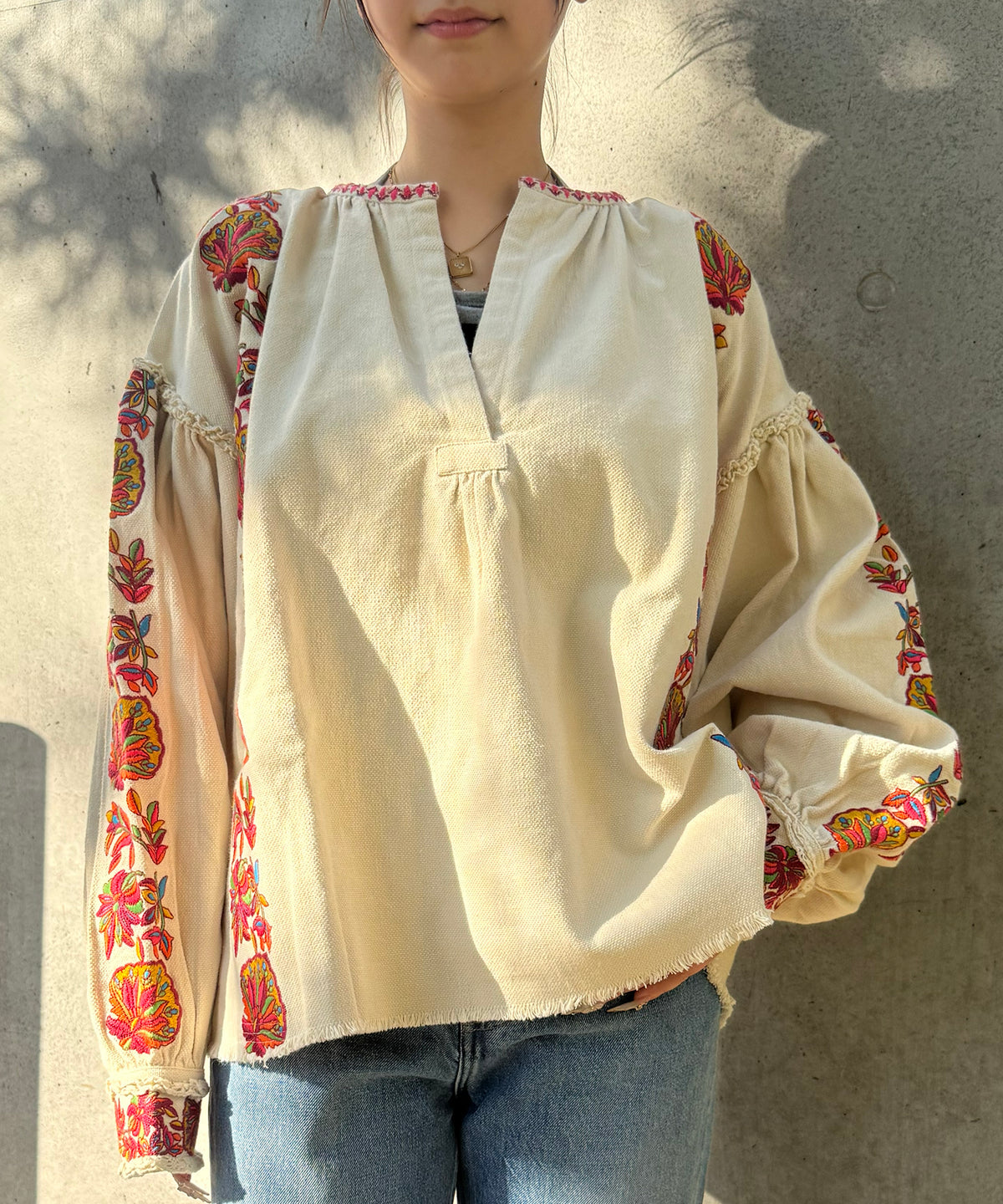 【WOMEN】LEIN リボンテープ刺繍ブラウス