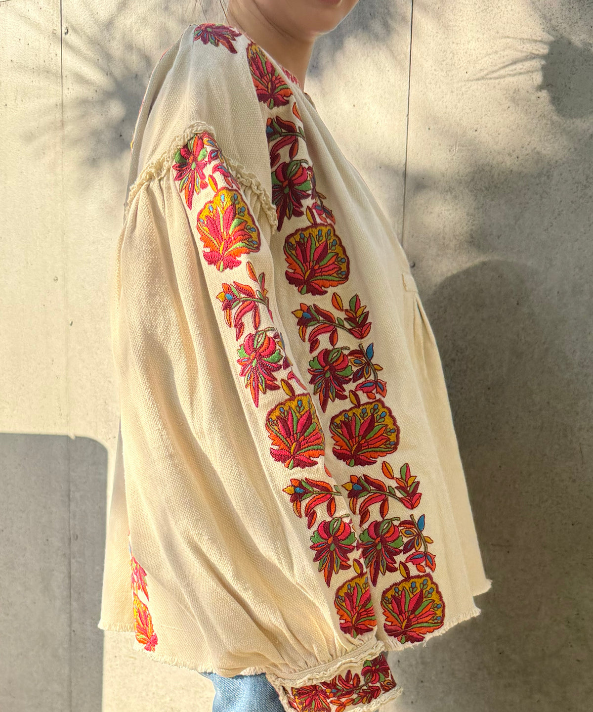 【WOMEN】LEIN リボンテープ刺繍ブラウス