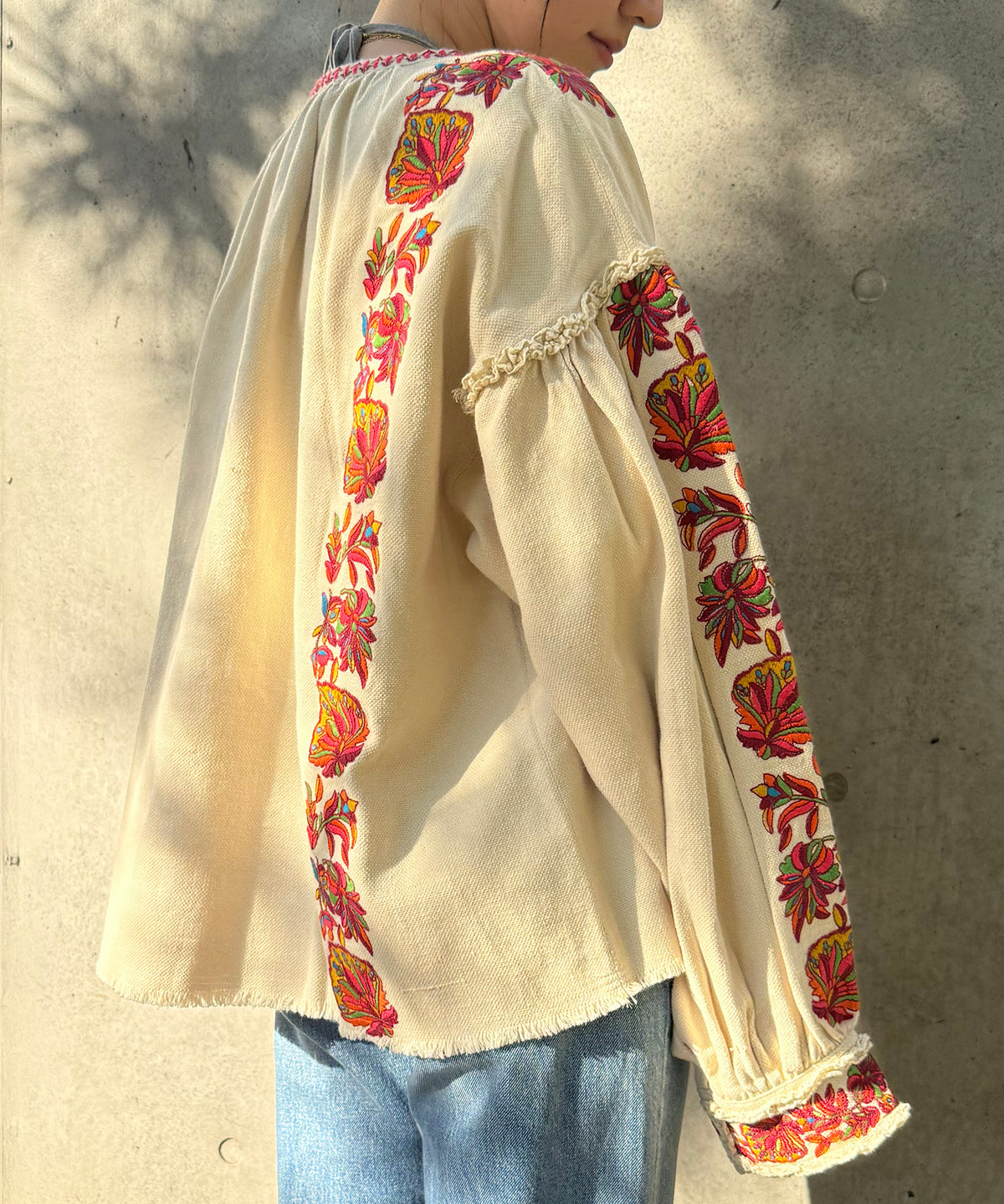 【WOMEN】LEIN リボンテープ刺繍ブラウス